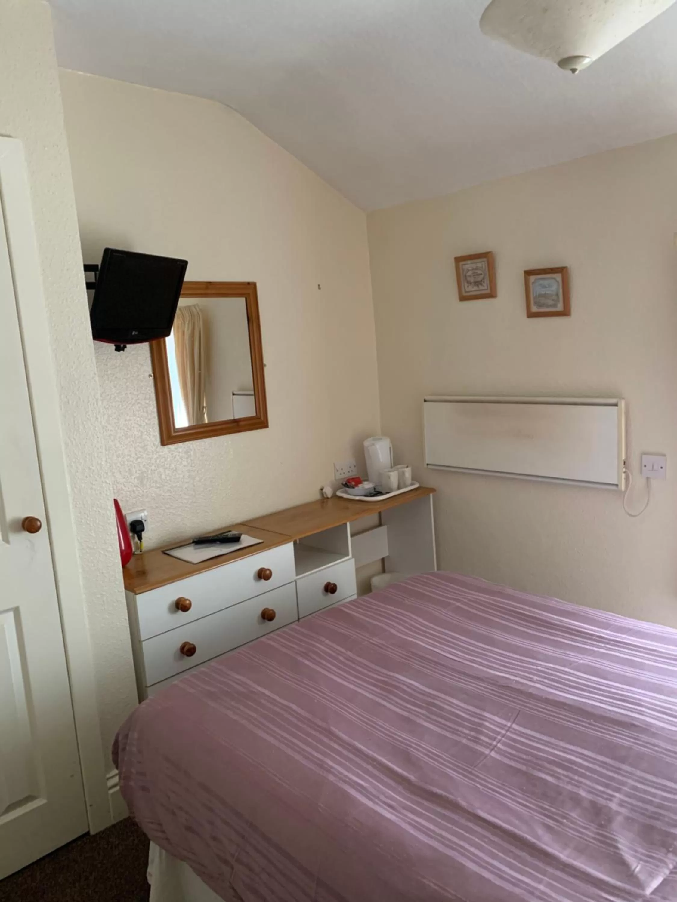 Bedroom, Bed in Alondra Hotel