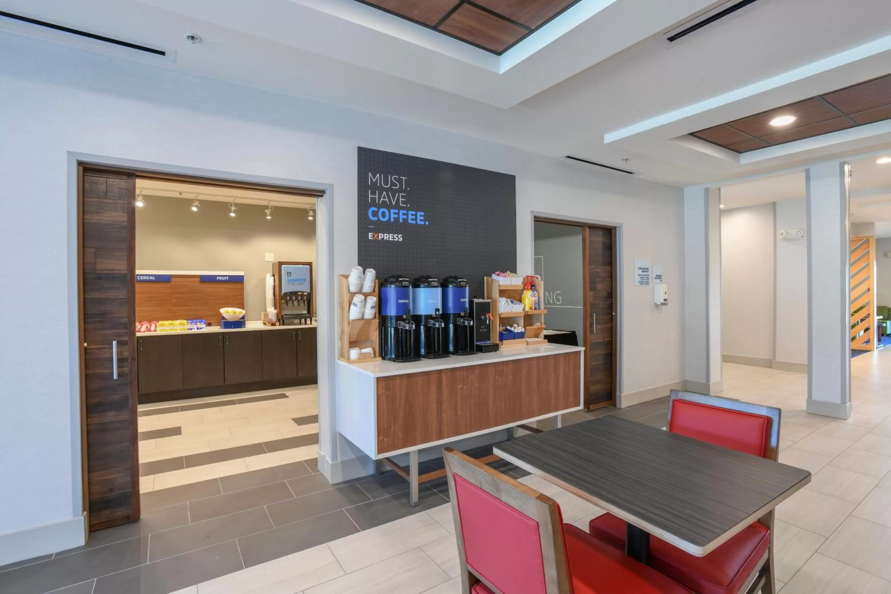 Breakfast in Holiday Inn Express Hotel & Suites Richwood - Cincinnati South by IHG