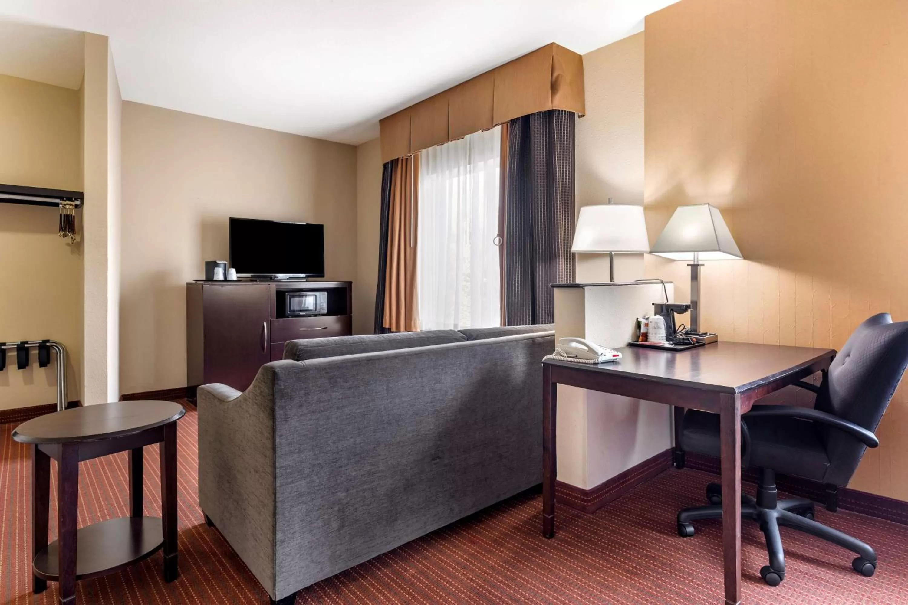 TV and multimedia in Best Western Plus DFW Airport West Euless