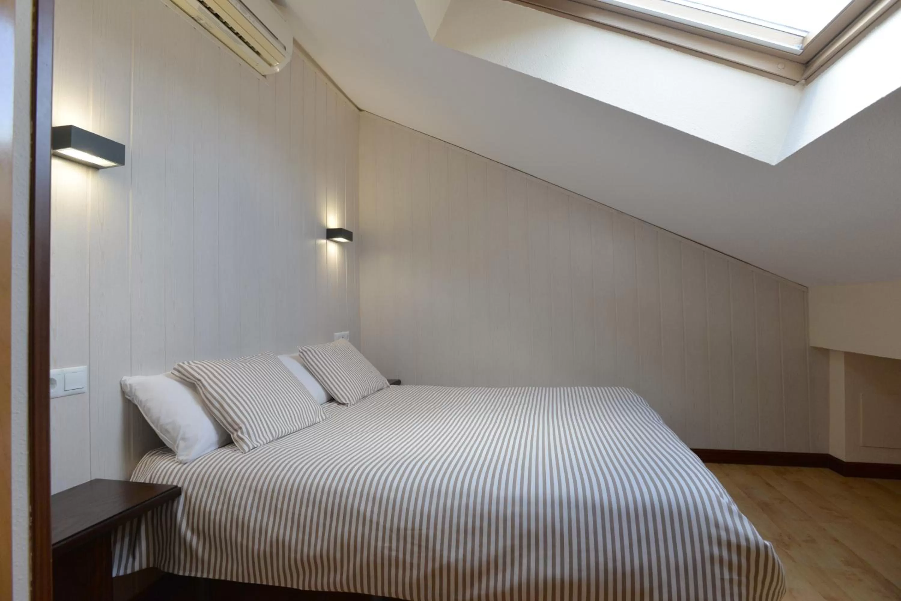 Bed in Hostal Concejo