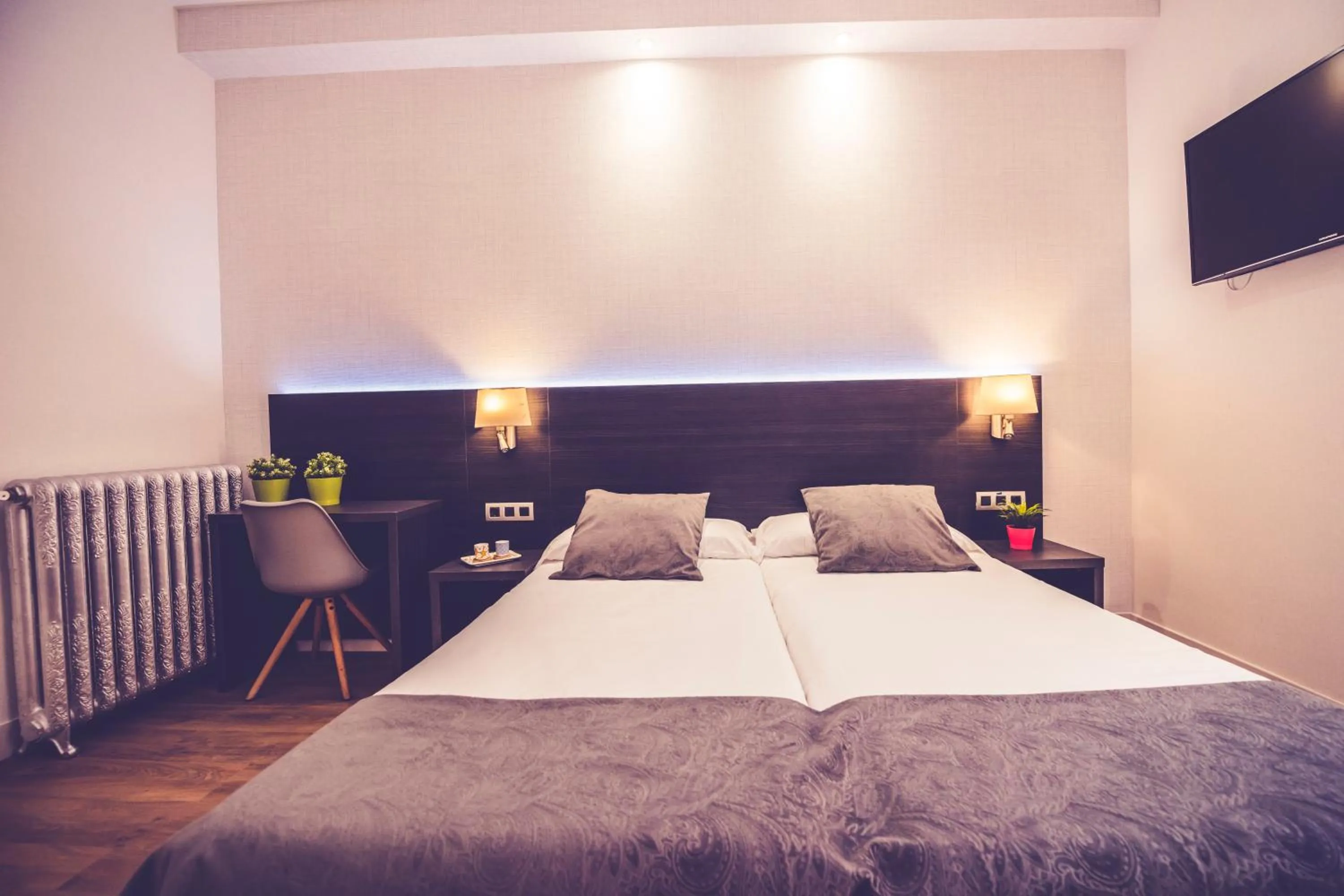 Bedroom, Bed in Hostal Marlasca