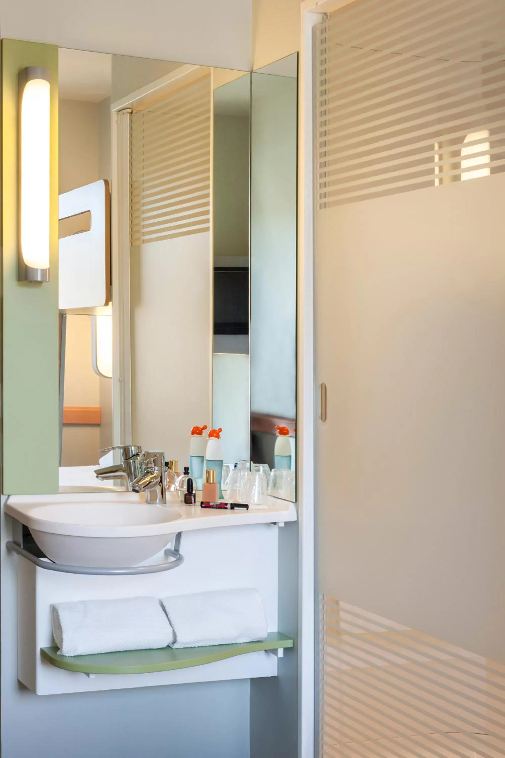 Bathroom in Ibis Budget Valencia Alcasser