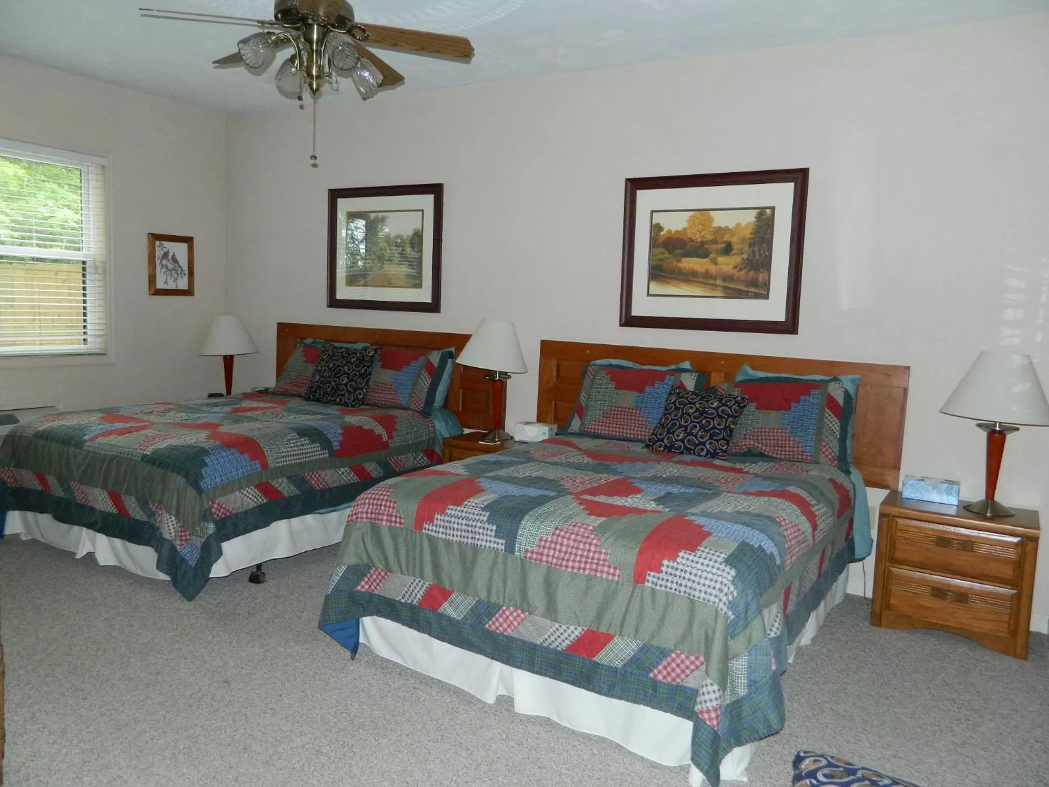 Bed in Bent Mountain Lodge Bed And Breakfast, Inc.