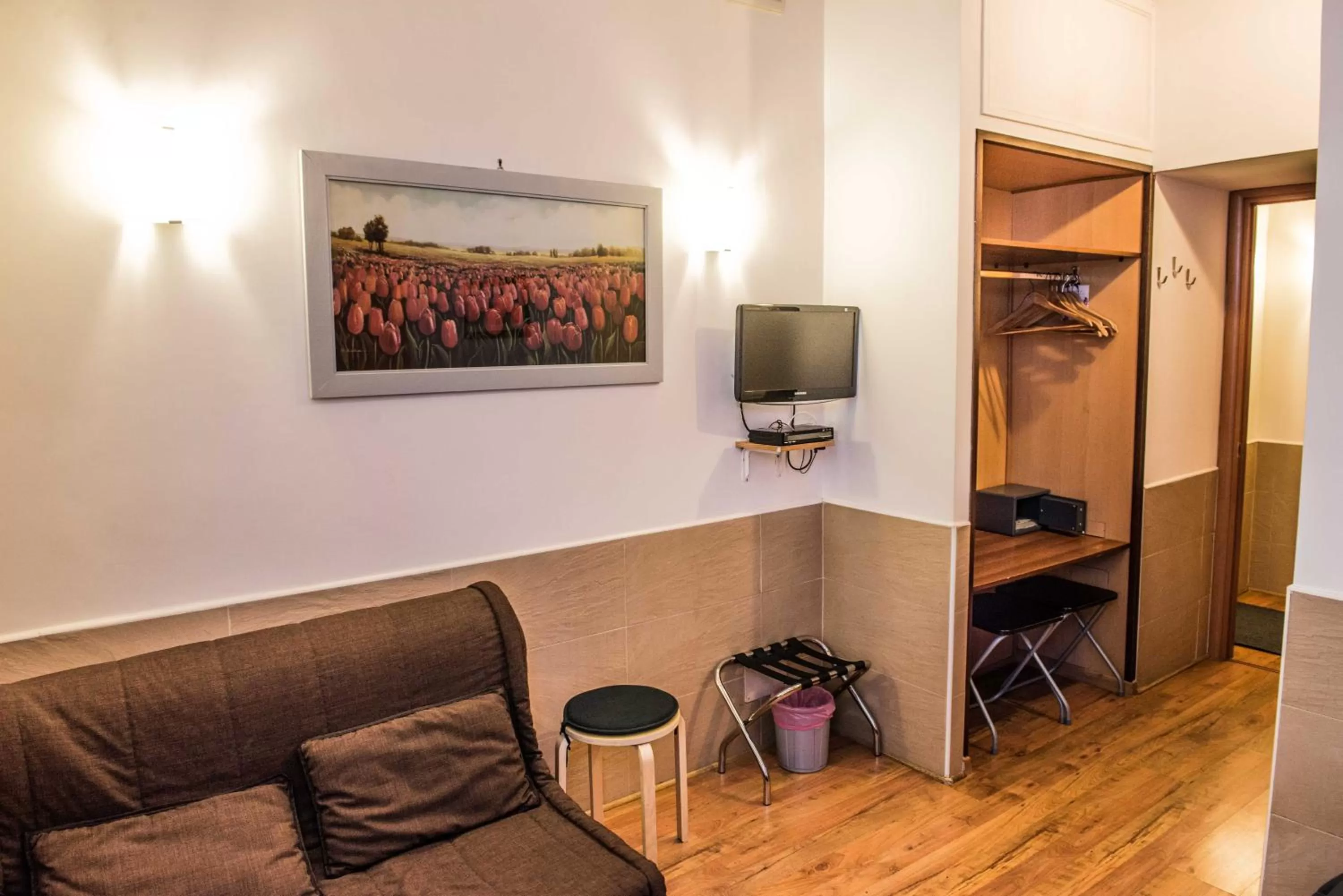 Photo of the whole room in San Peter Rome B&B