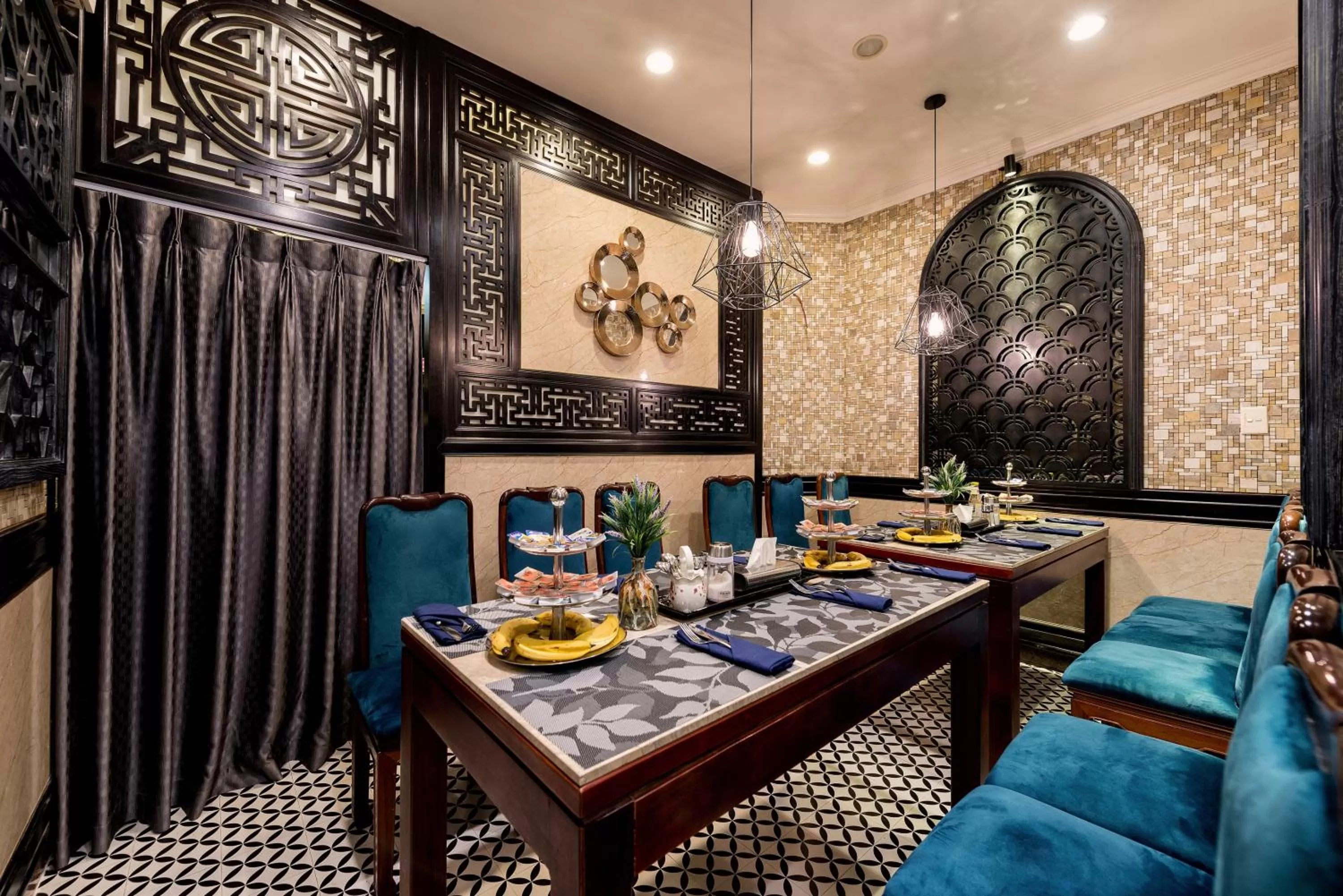 Restaurant/places to eat in Prince II Hotel