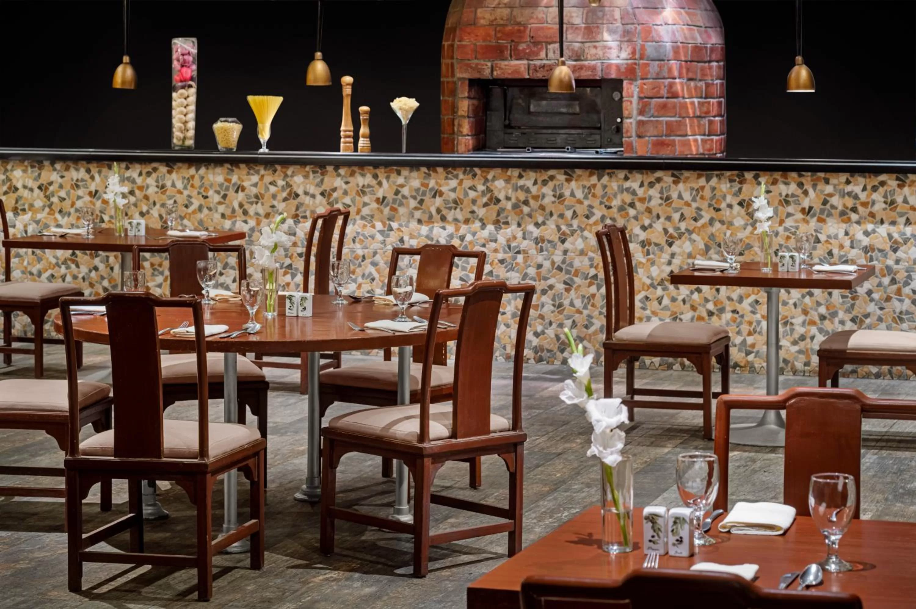 Restaurant/places to eat in Mövenpick Hotel Karachi