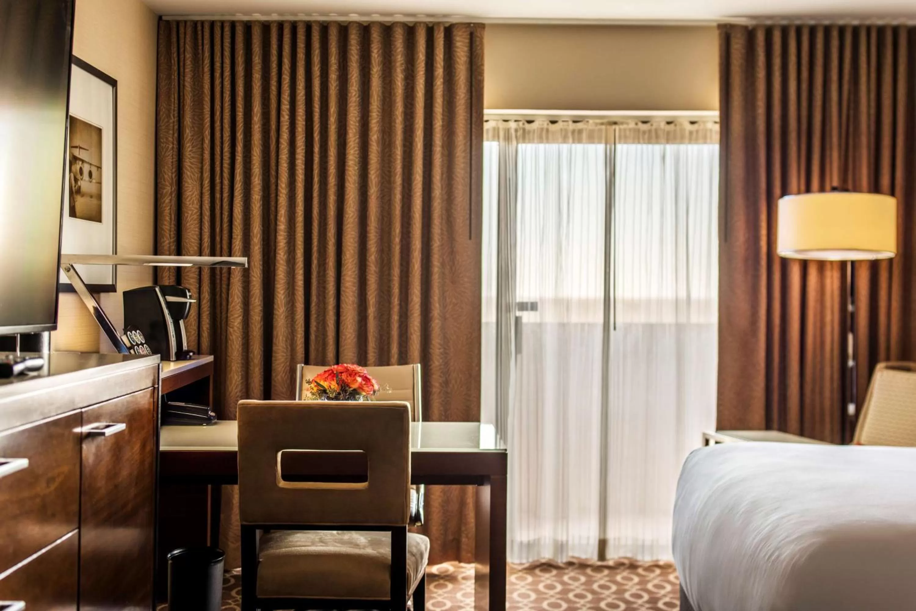 Photo of the whole room, Bed in Hyatt Regency O'Hare Chicago