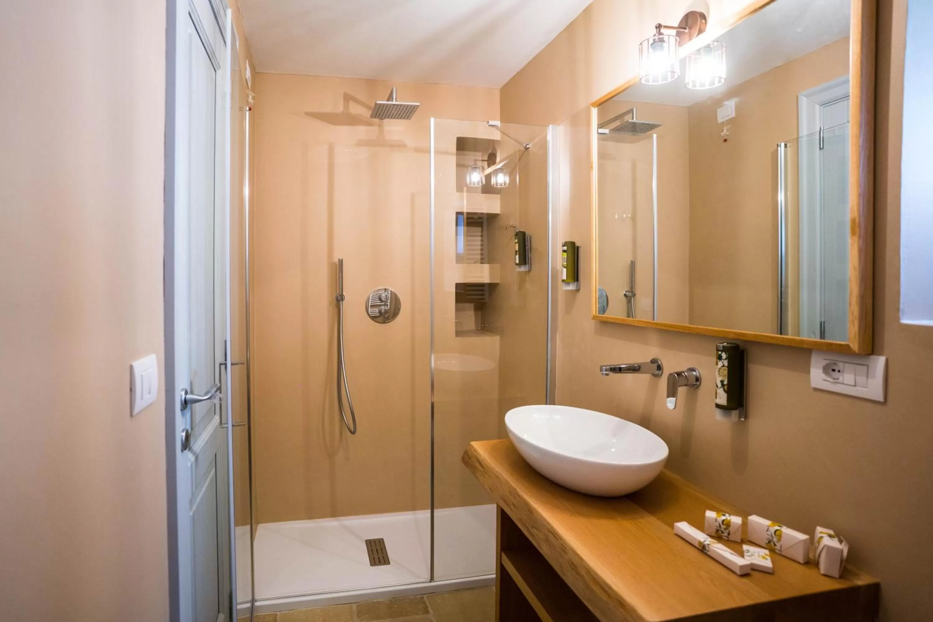 Shower in Borgo Cozzana