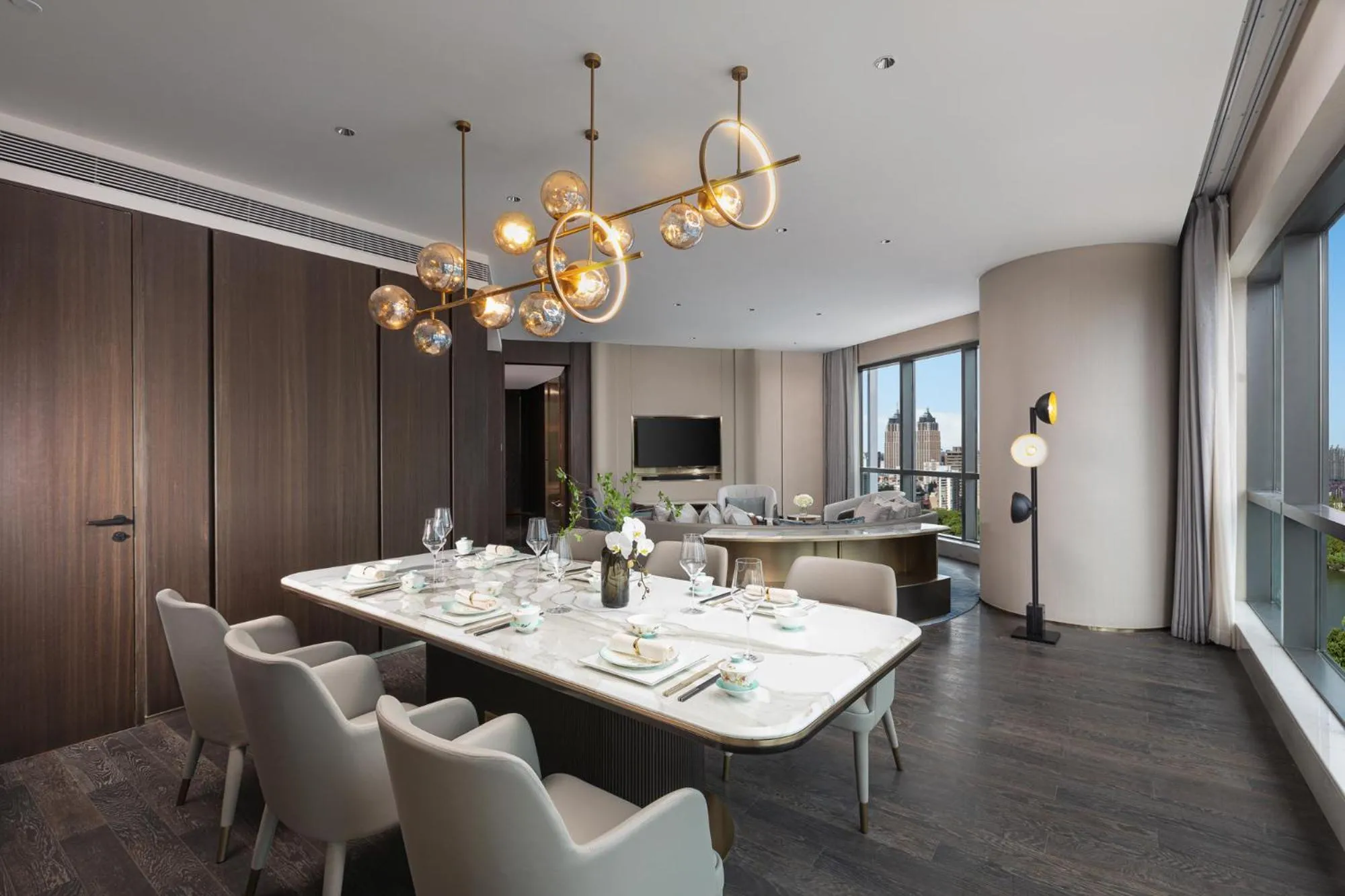 TV and multimedia in HUALUXE Shanghai Changfeng Park by IHG