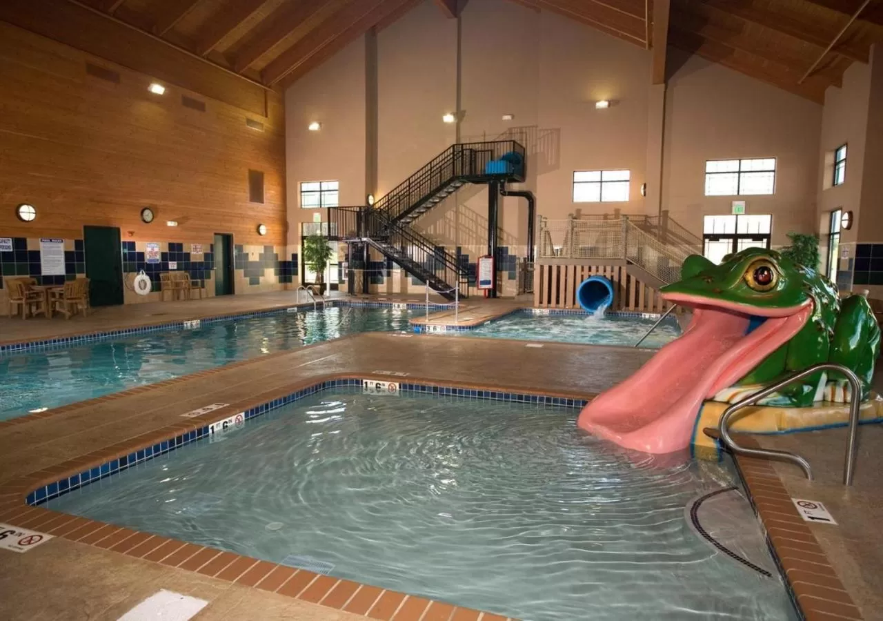 Swimming pool in Timberlake Lodge