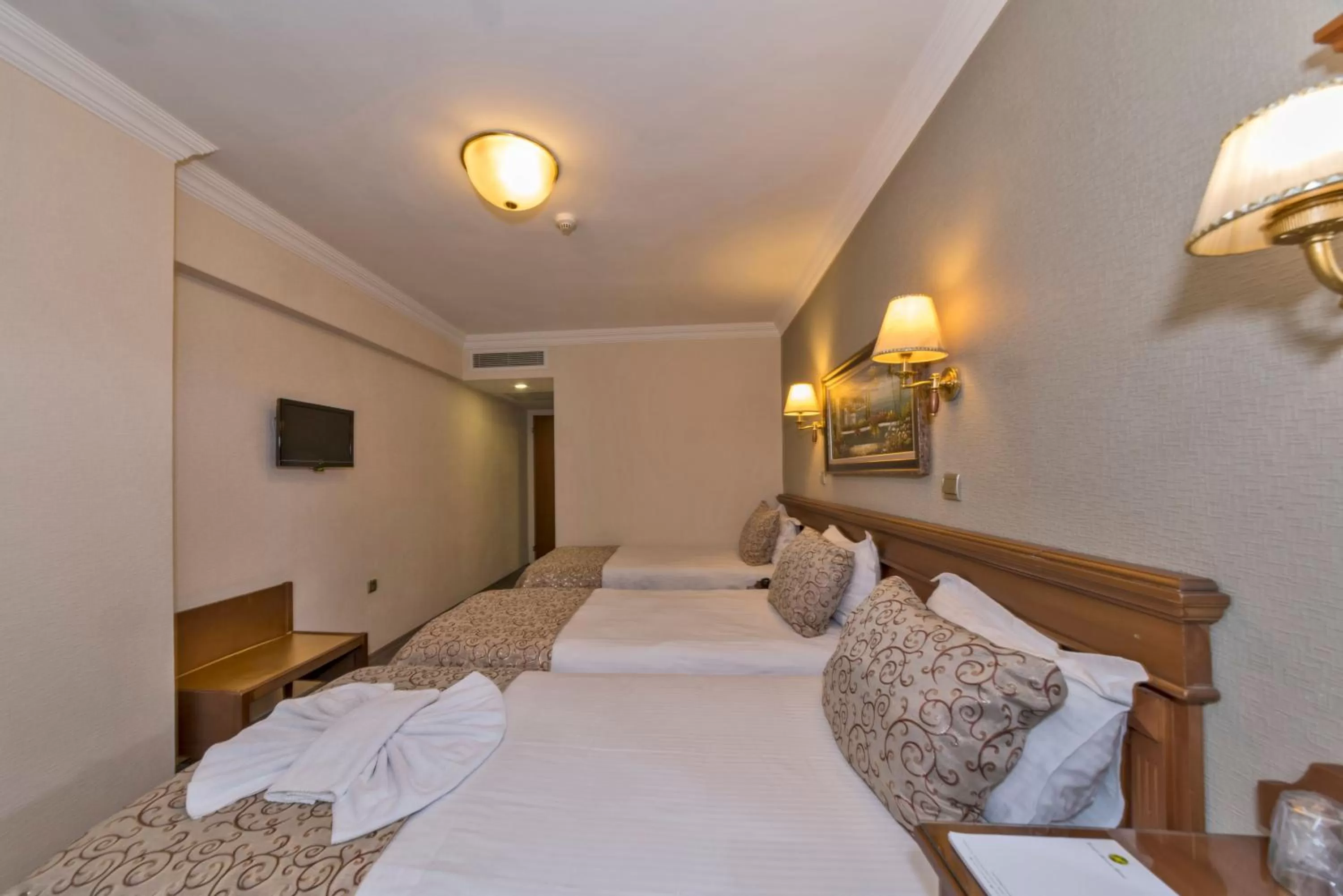 Bed in Laleli Gonen Hotel