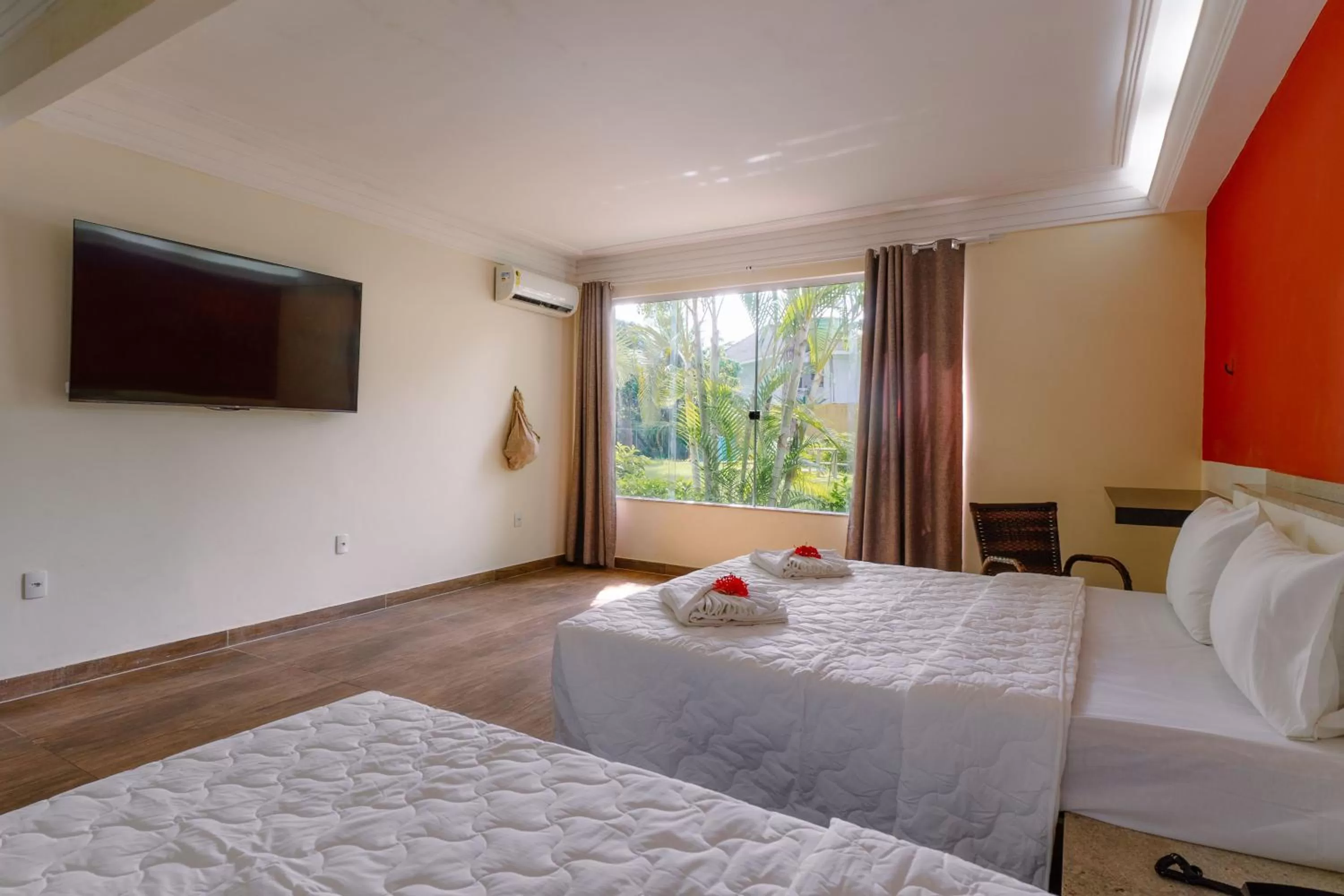 Bed in Floral Inn Family