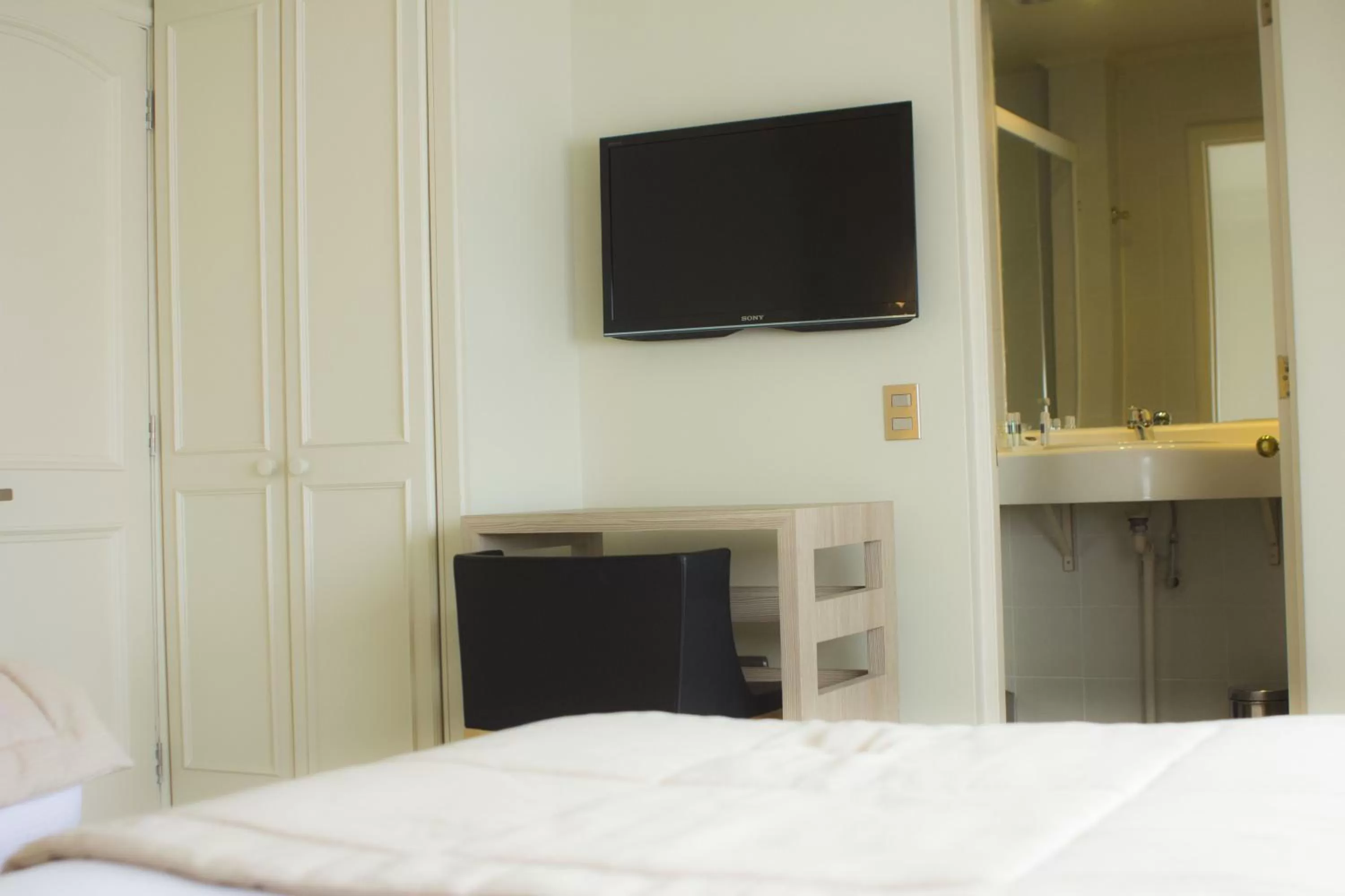 Photo of the whole room, Bed in Hotel Las Terrazas Business