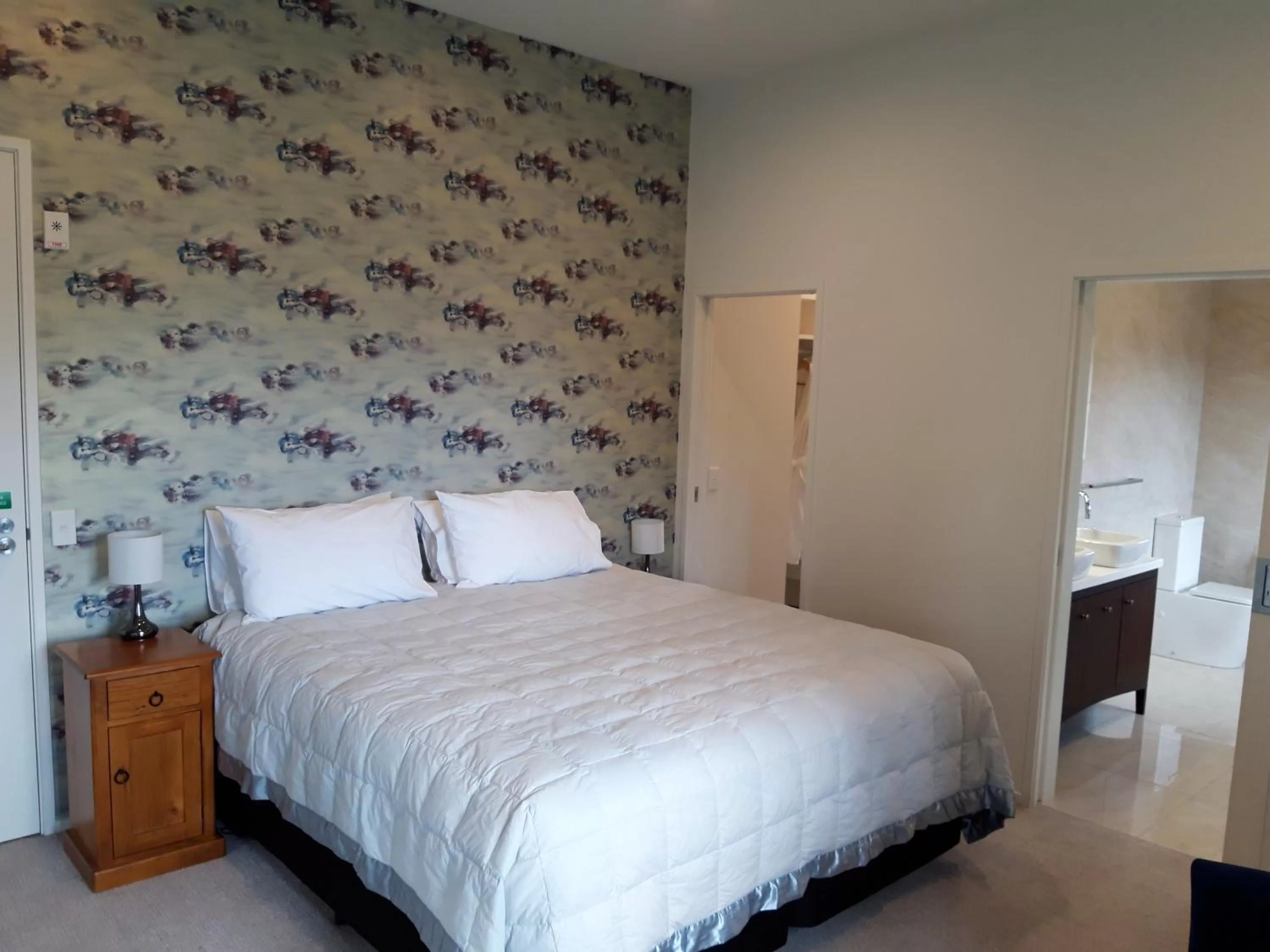 Bedroom, Bed in Golfcourse Road Chalets and Lodge