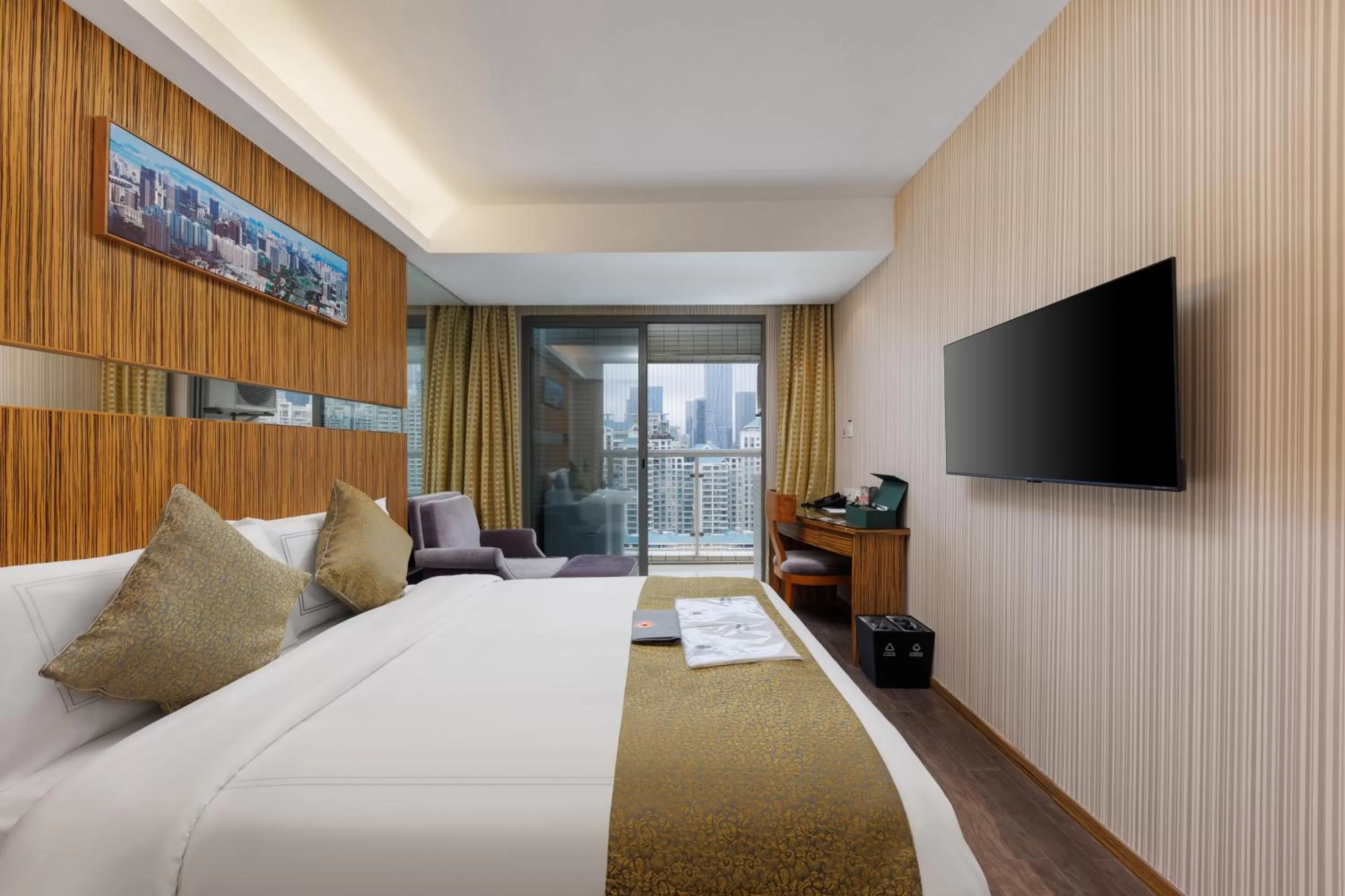 Bedroom, Bed in Sunflower Hotel &Residence, Futian Port Branch
