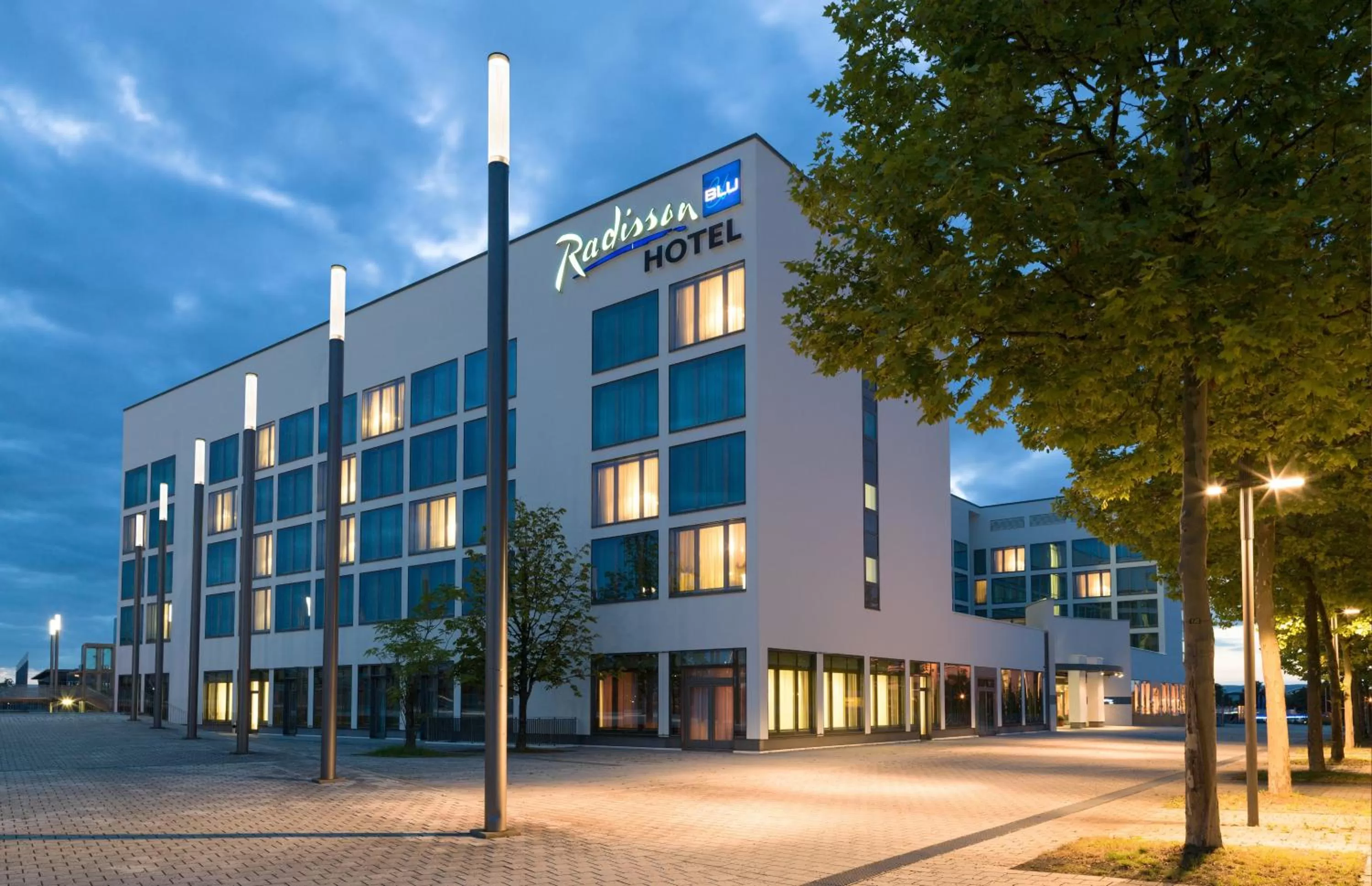 Facade/entrance in Radisson Blu Hotel Hannover