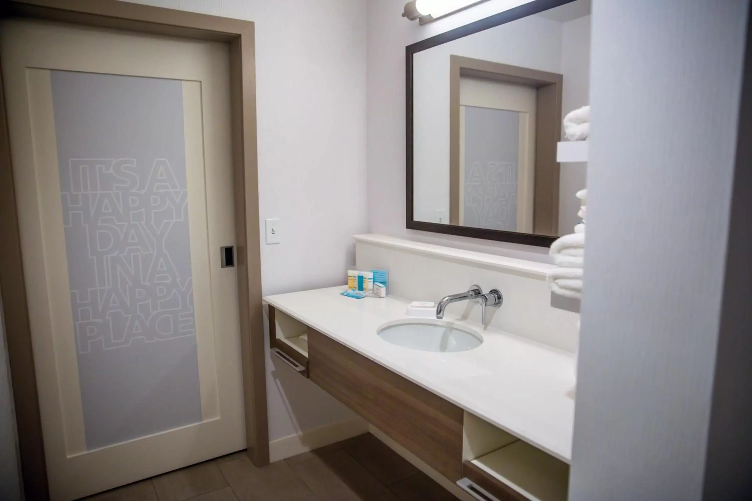 Queen Room with Two Queen Beds - Non-Smoking in Hampton Inn-Pontiac Queen Room with Two Queen Beds - Non-Smoking in Hampton Inn-Pontiac