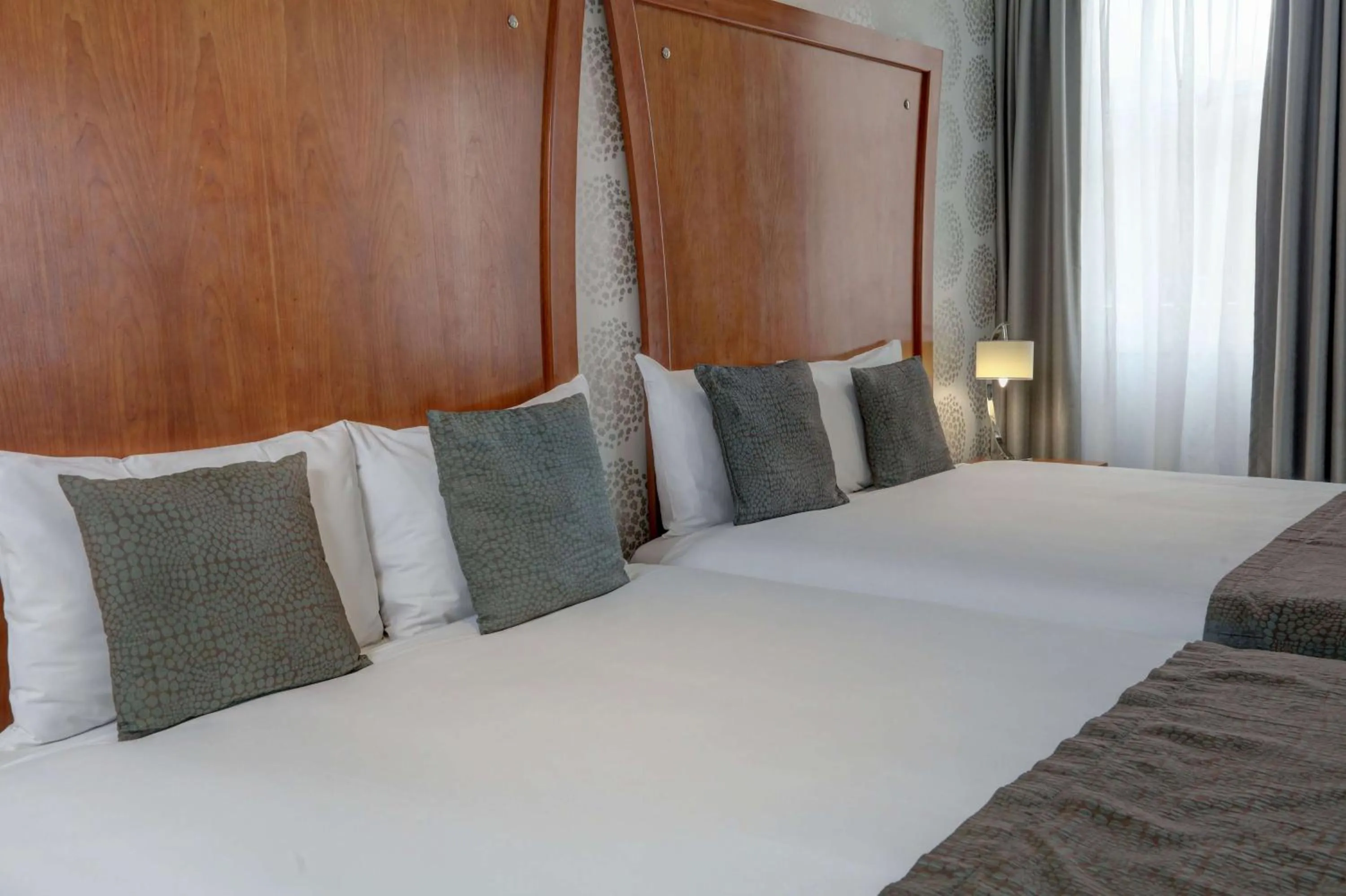 Photo of the whole room in Corus Hyde Park Hotel