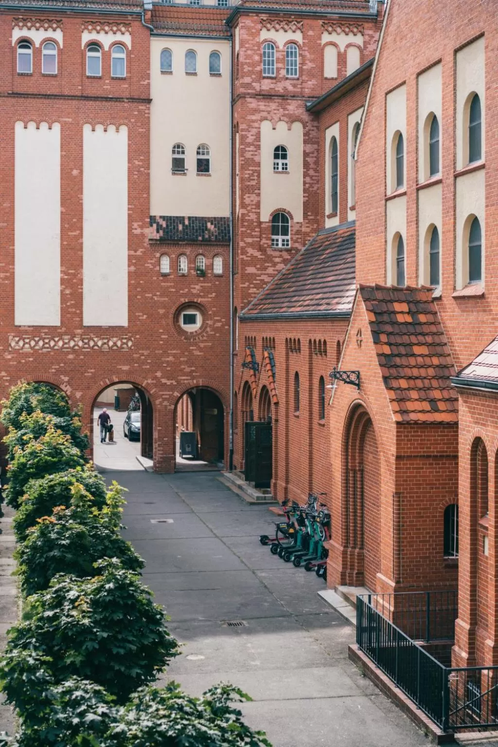 Property building in Three Little Pigs Hostel - Your Berlin Castle