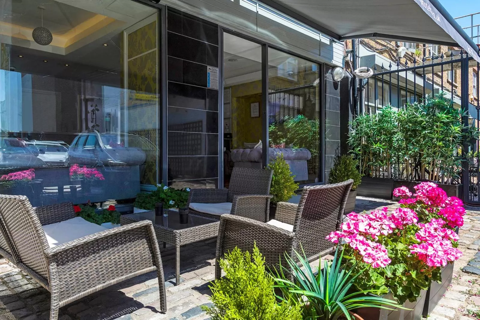 Patio in Hotel Shepherds Bush London