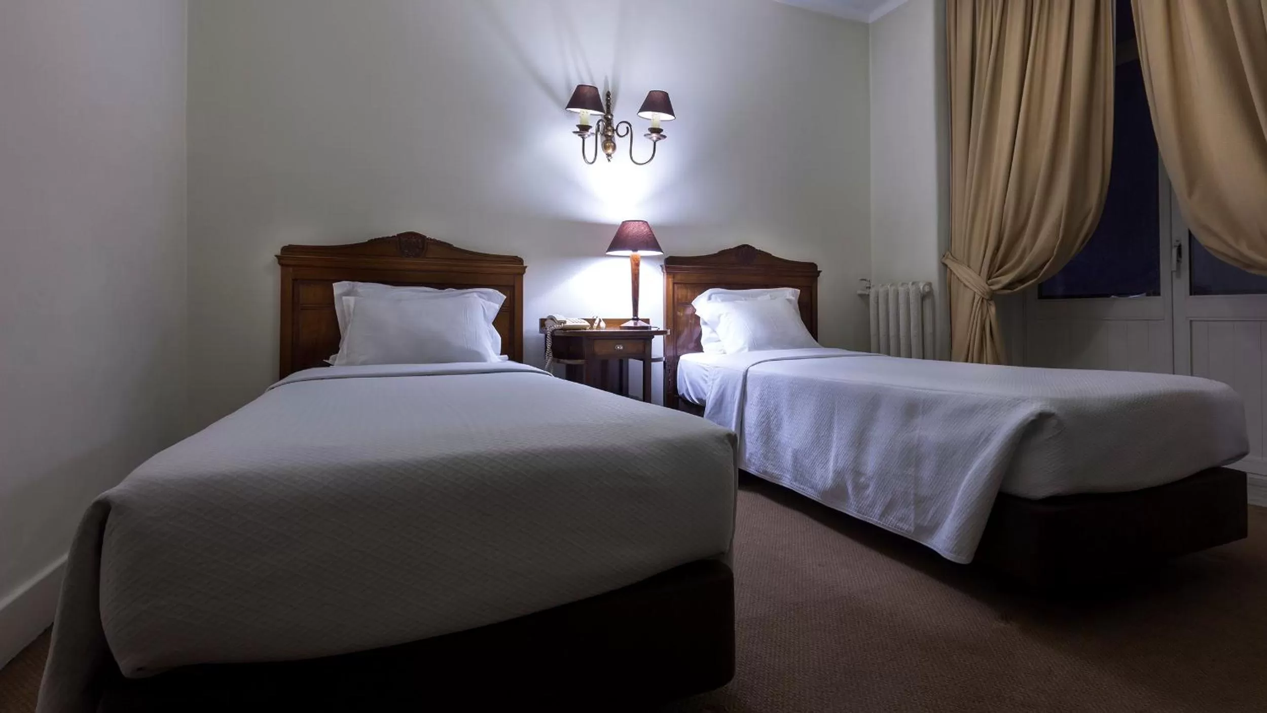 Bed in Hotel Astoria