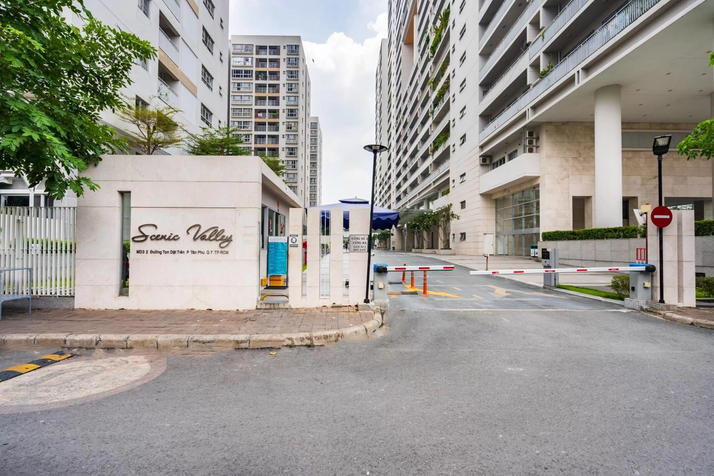 Facade/entrance, Property Building in Convinia Apartment