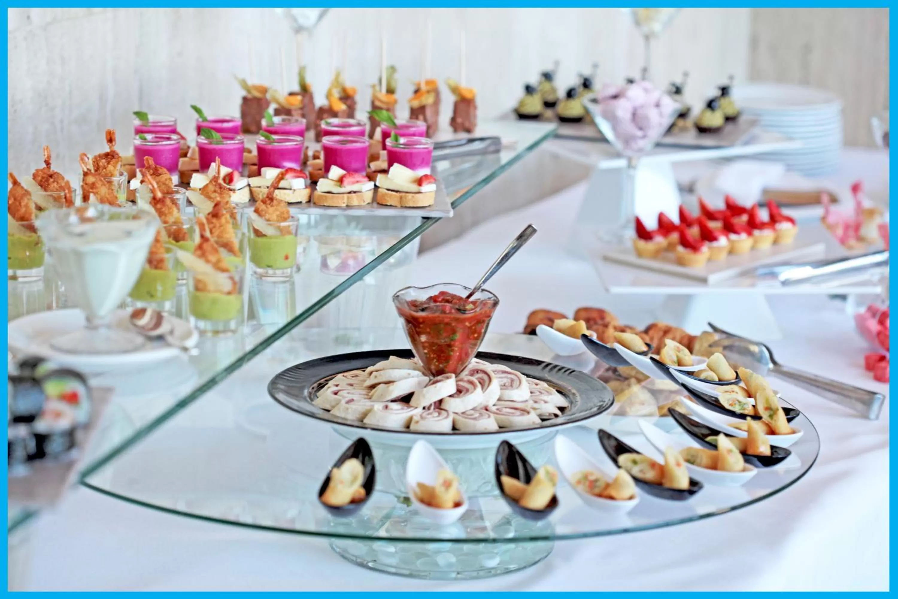 Restaurant/places to eat in Poseidonia Beach Hotel