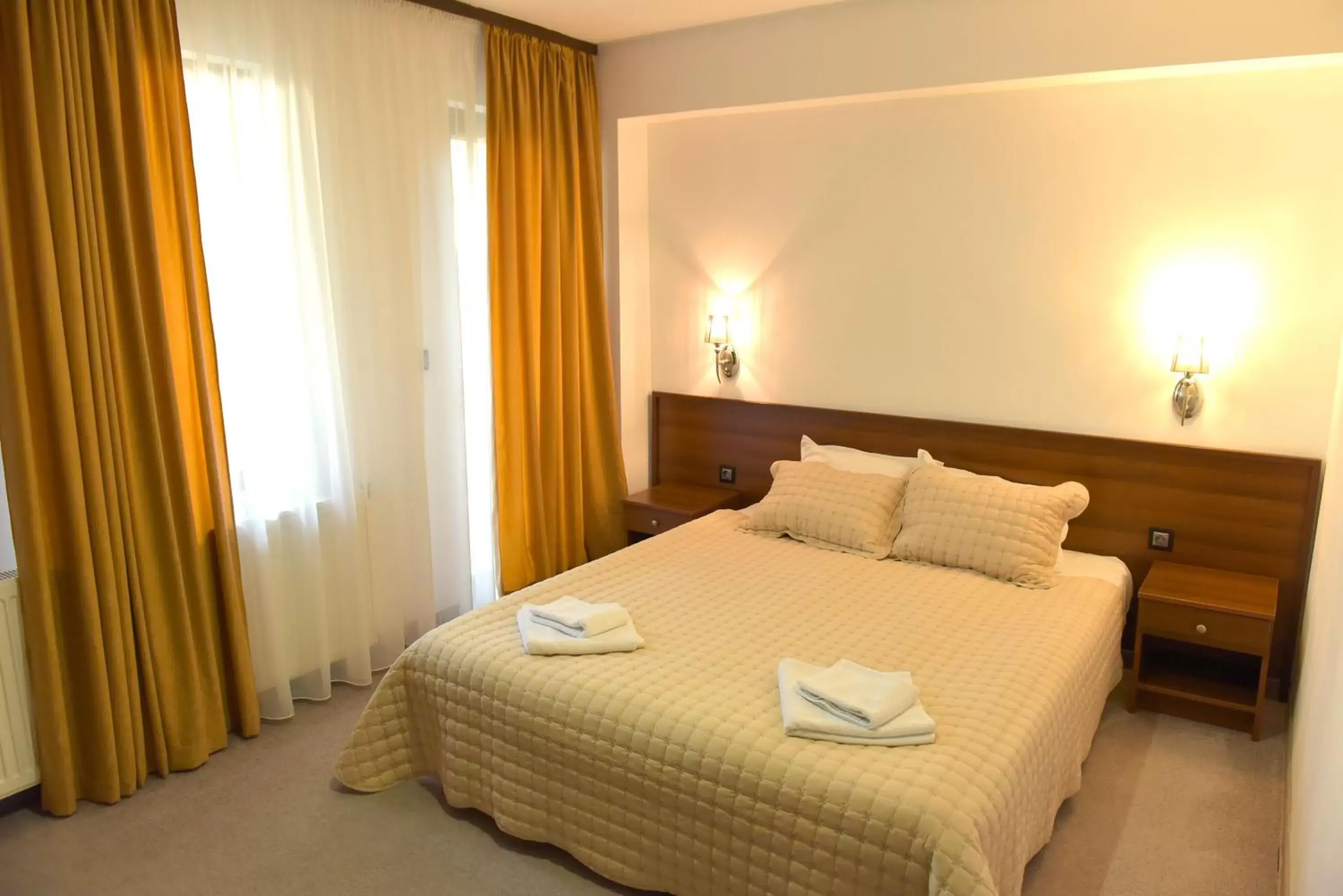 Deluxe Double Room with Balcony in Hotel Rothmans-Breakfast - Free parking - Lobby Deluxe Double Room with Balcony in Hotel Rothmans-Breakfast - Free parking - Lobby