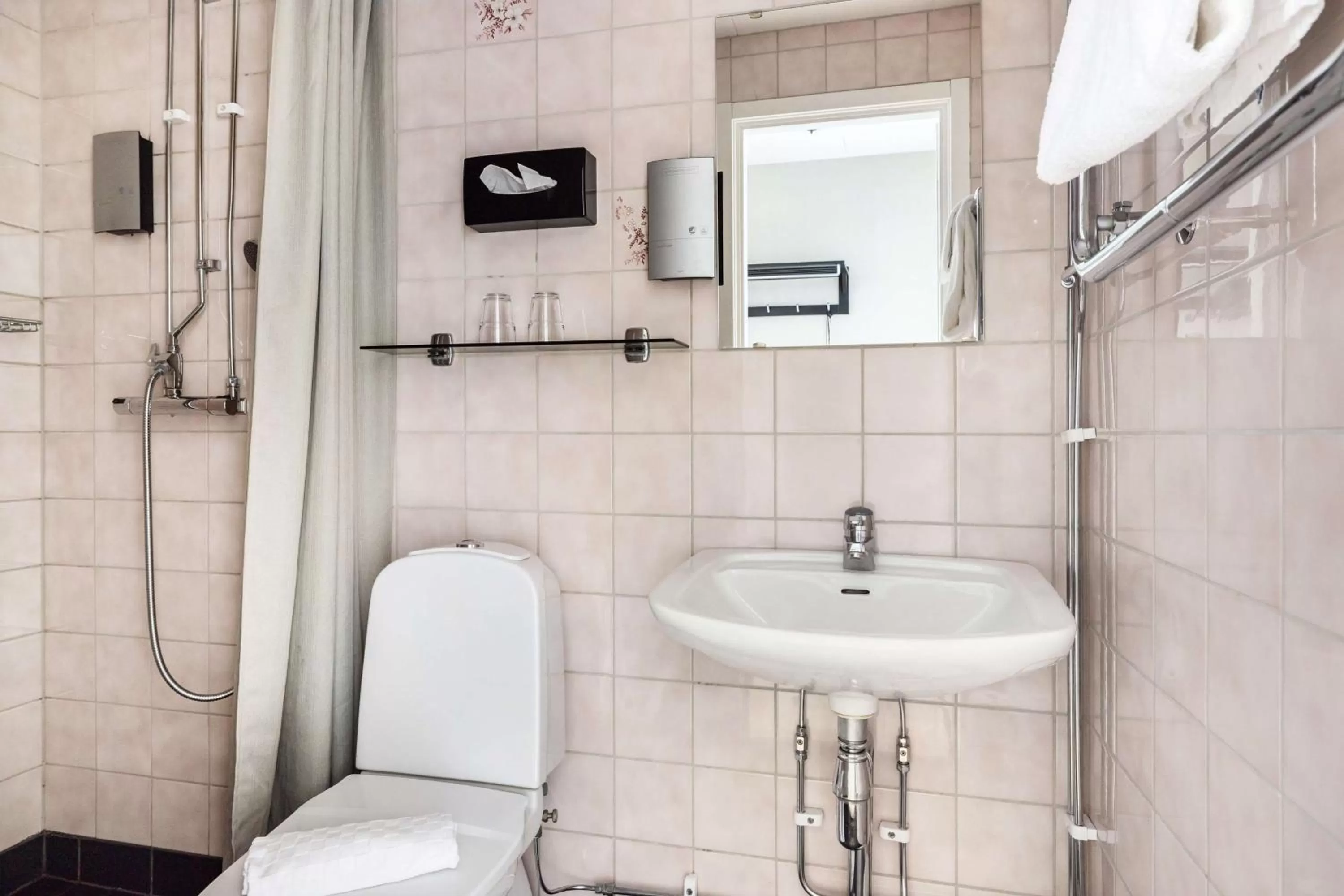 Bathroom in Best Western Hotel Trollhattan