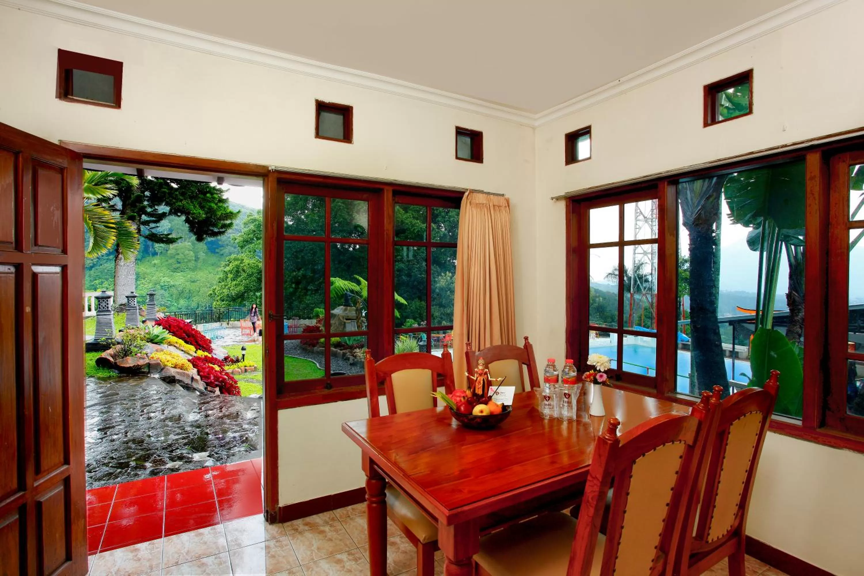 Dining area in Inna Tretes Hotel & Resort