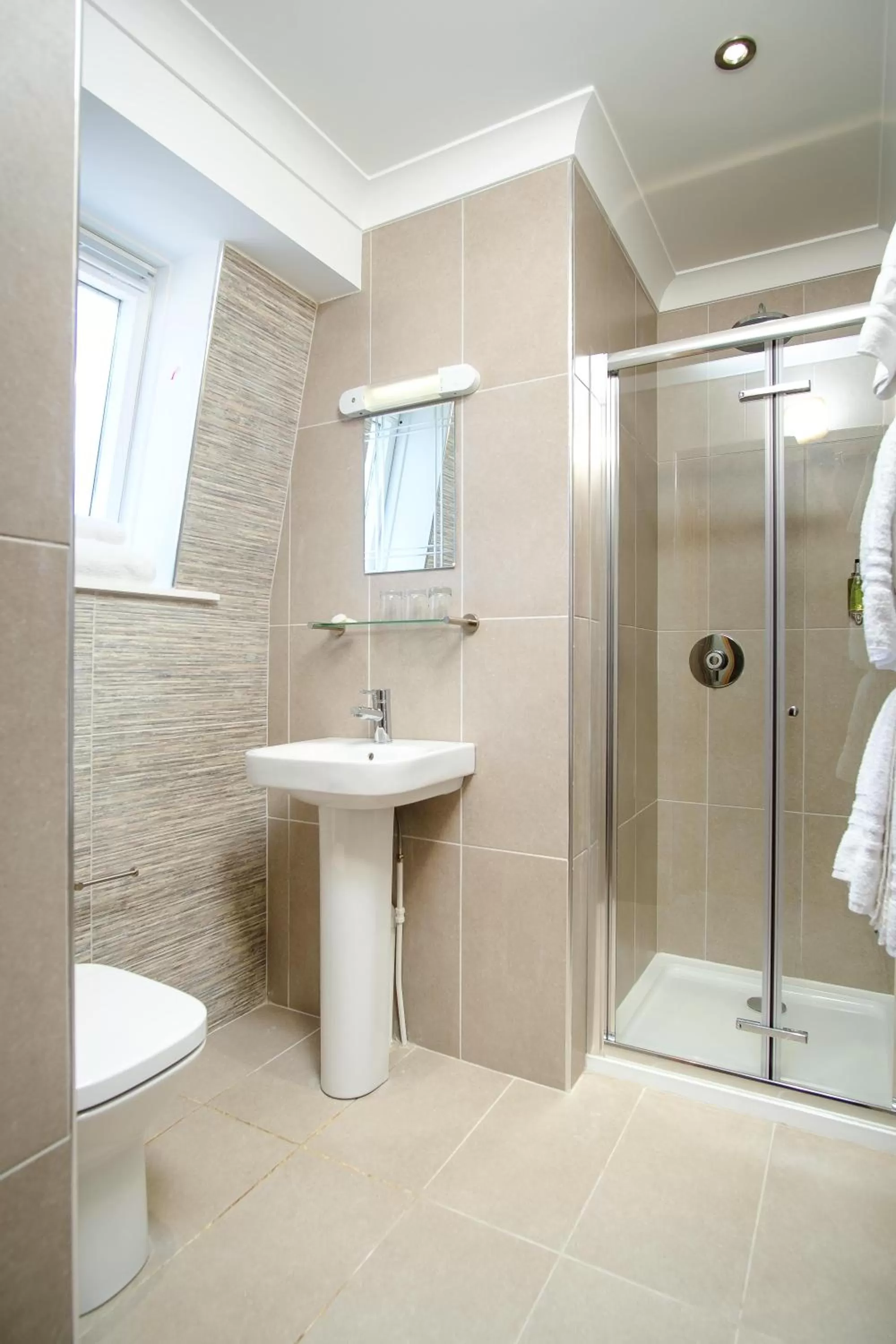 Shower in Victoria Hotel