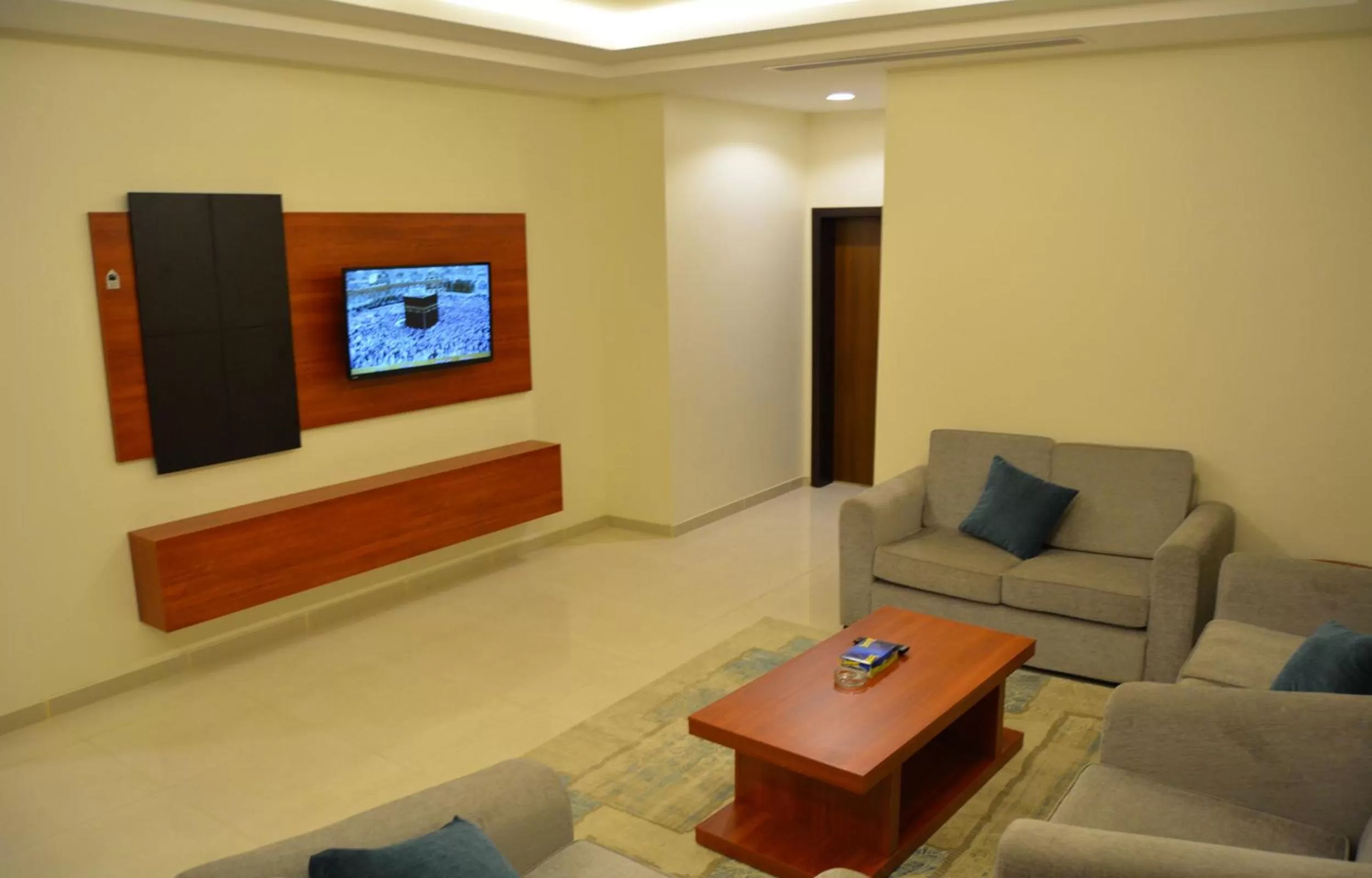 Communal lounge/ TV room in Rama Yanbu Hotel-Suite