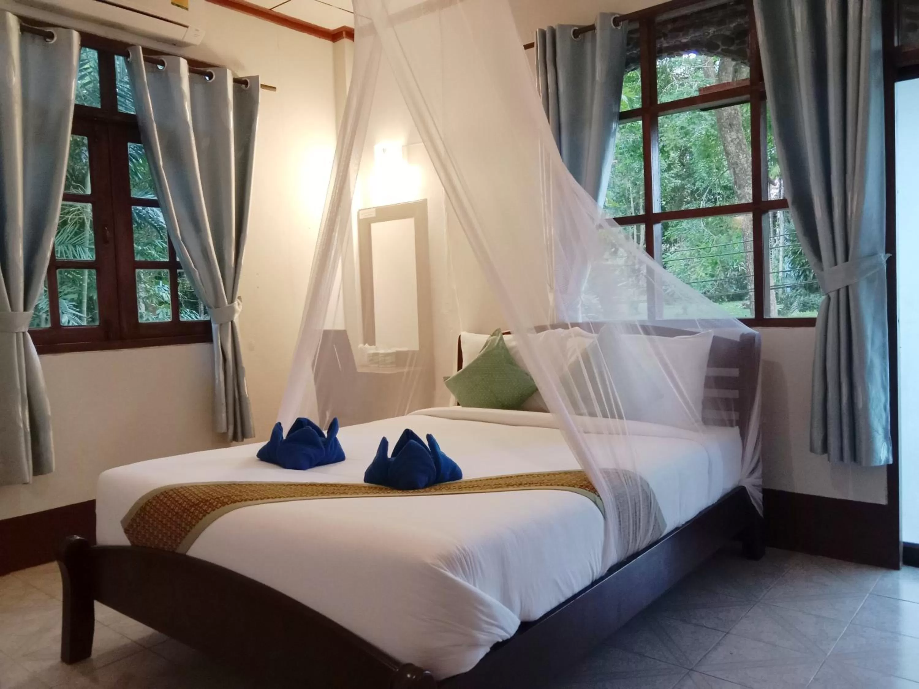 Bed in Tree Tops River Huts