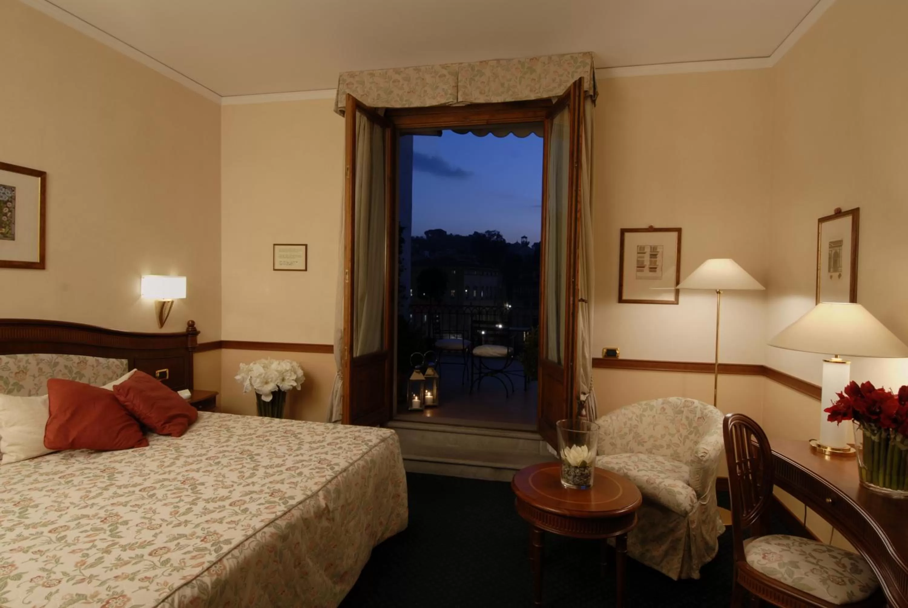 View (from property/room), Bed in Hotel degli Orafi