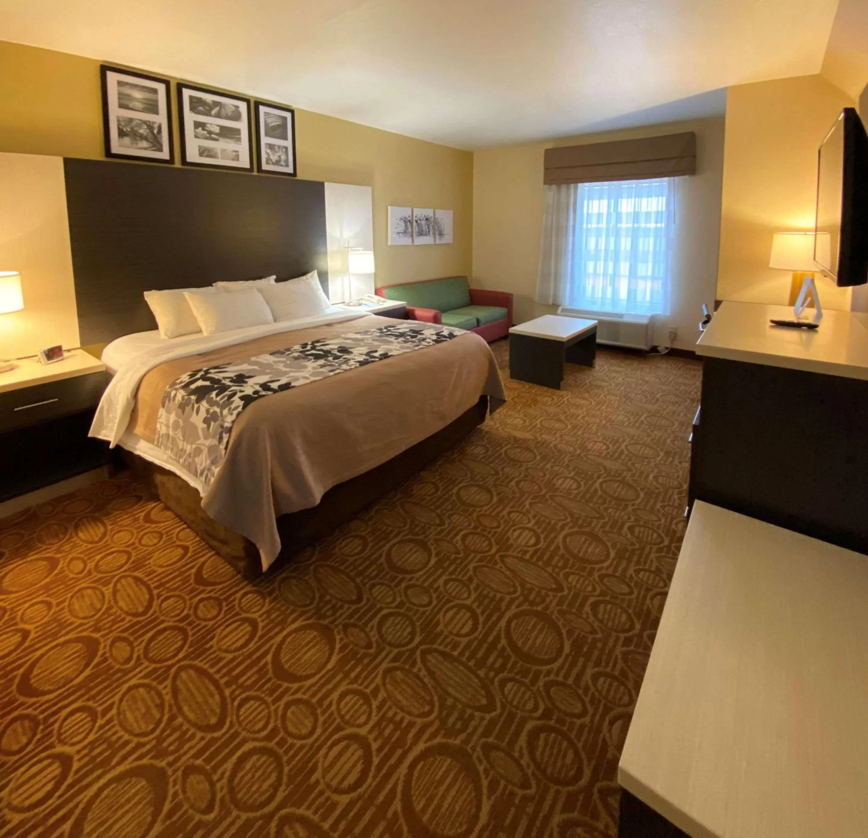 Photo of the whole room, Bed in Sleep Inn & Suites Springdale West