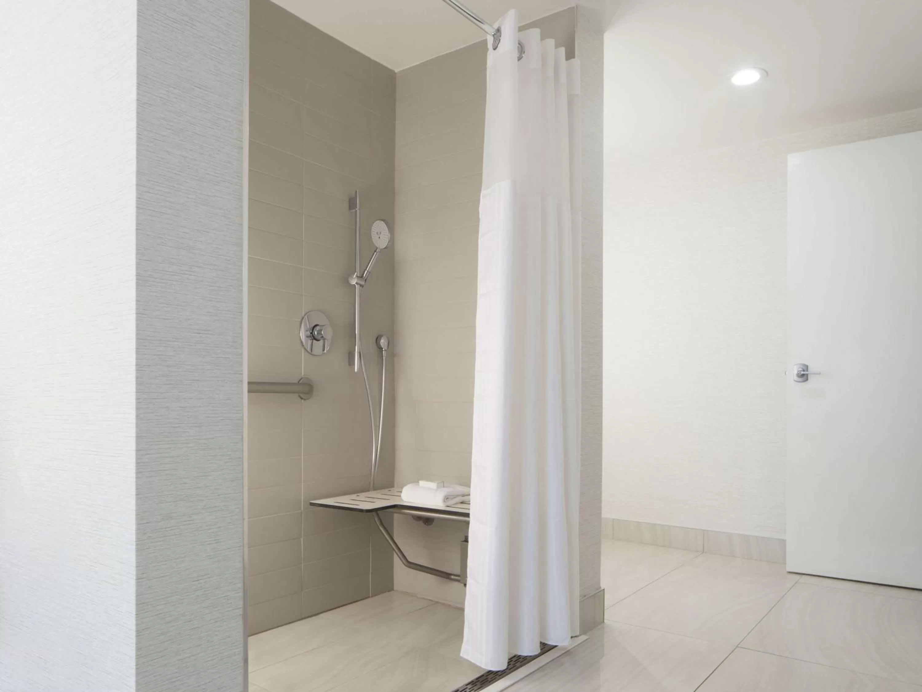 Shower in Hilton Garden Inn Austin Downtown