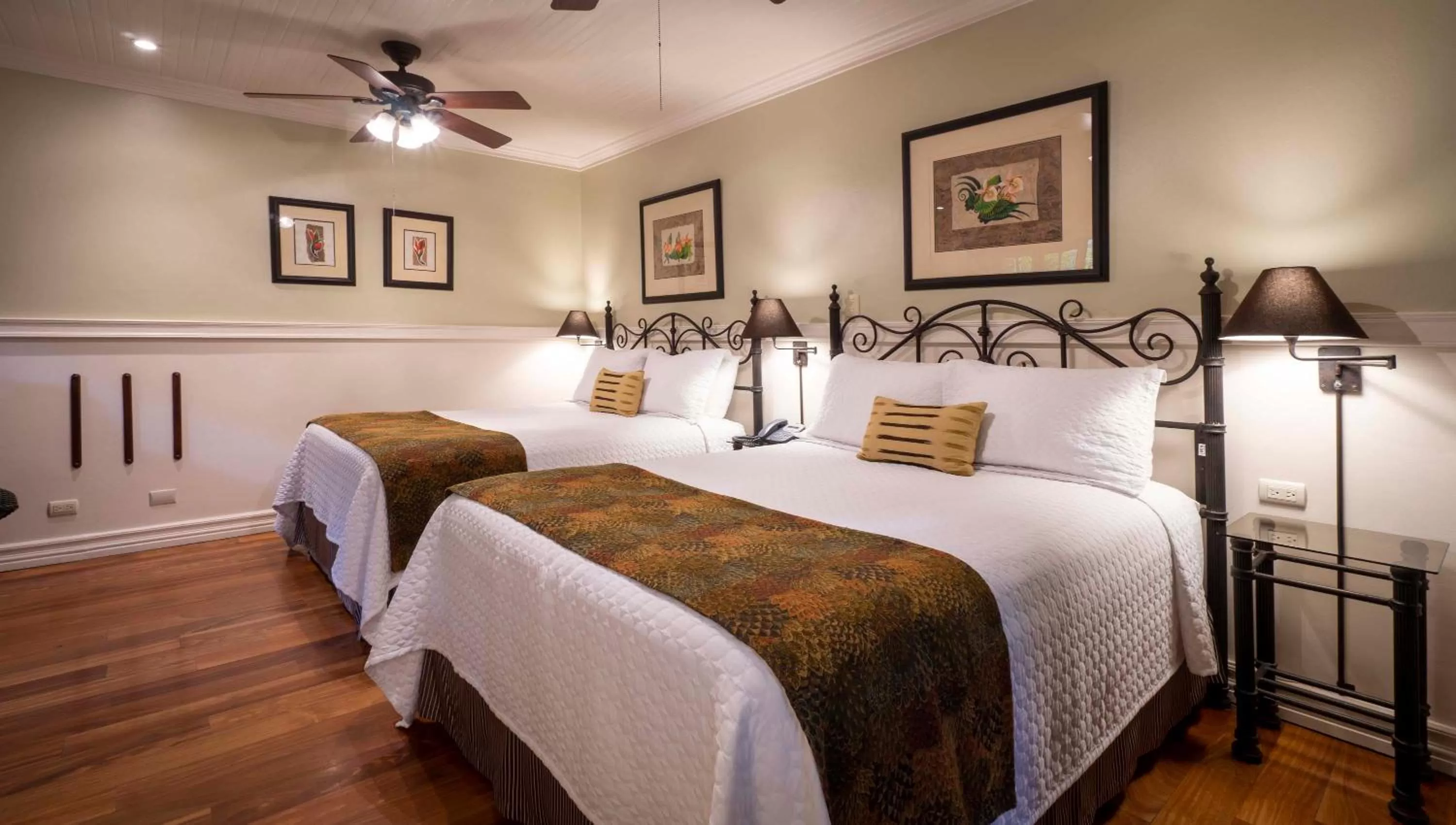 Deluxe Double Room with Two Double Beds in Hotel Grano de Oro