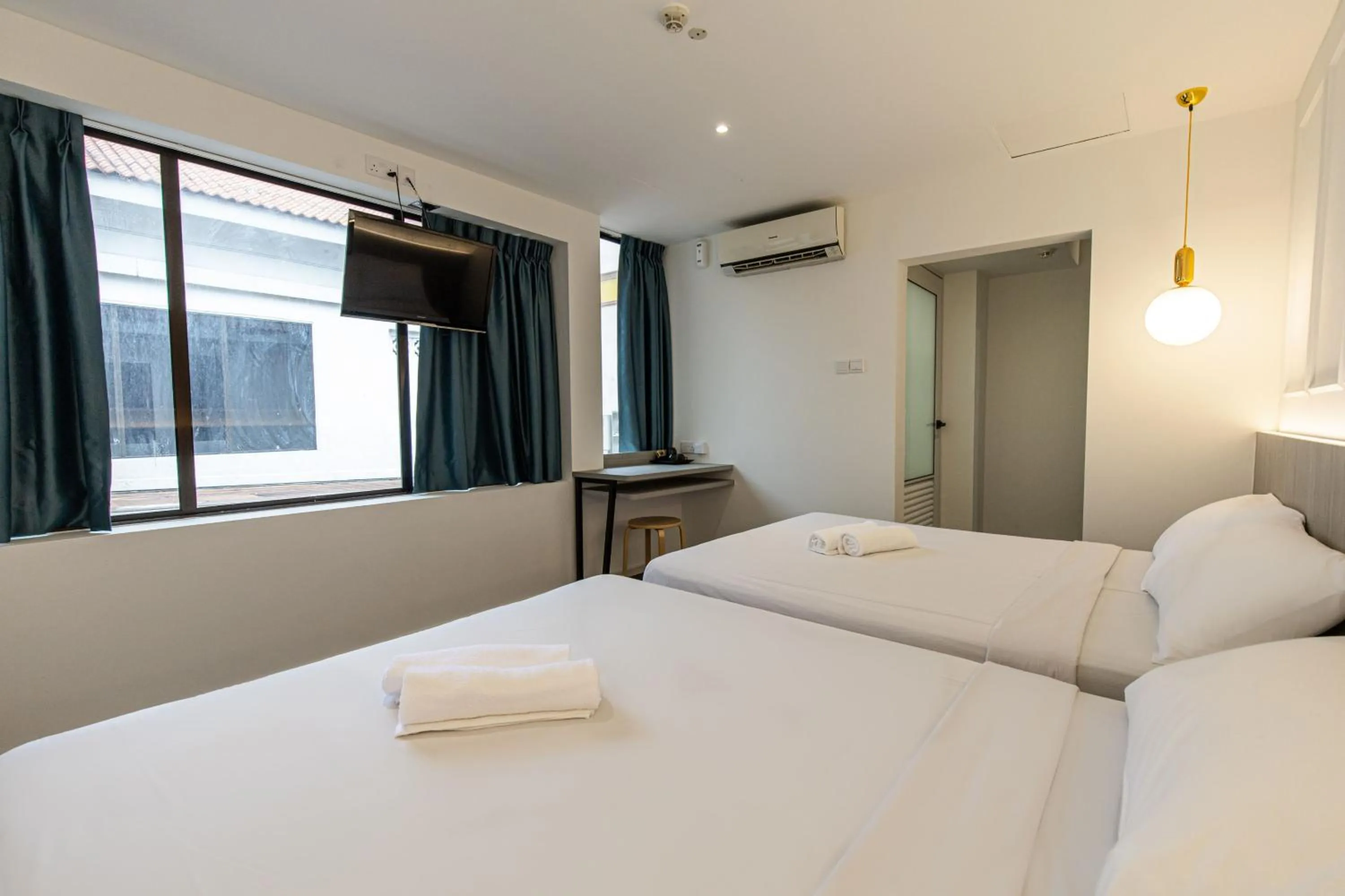 Photo of the whole room in Philip Hotel