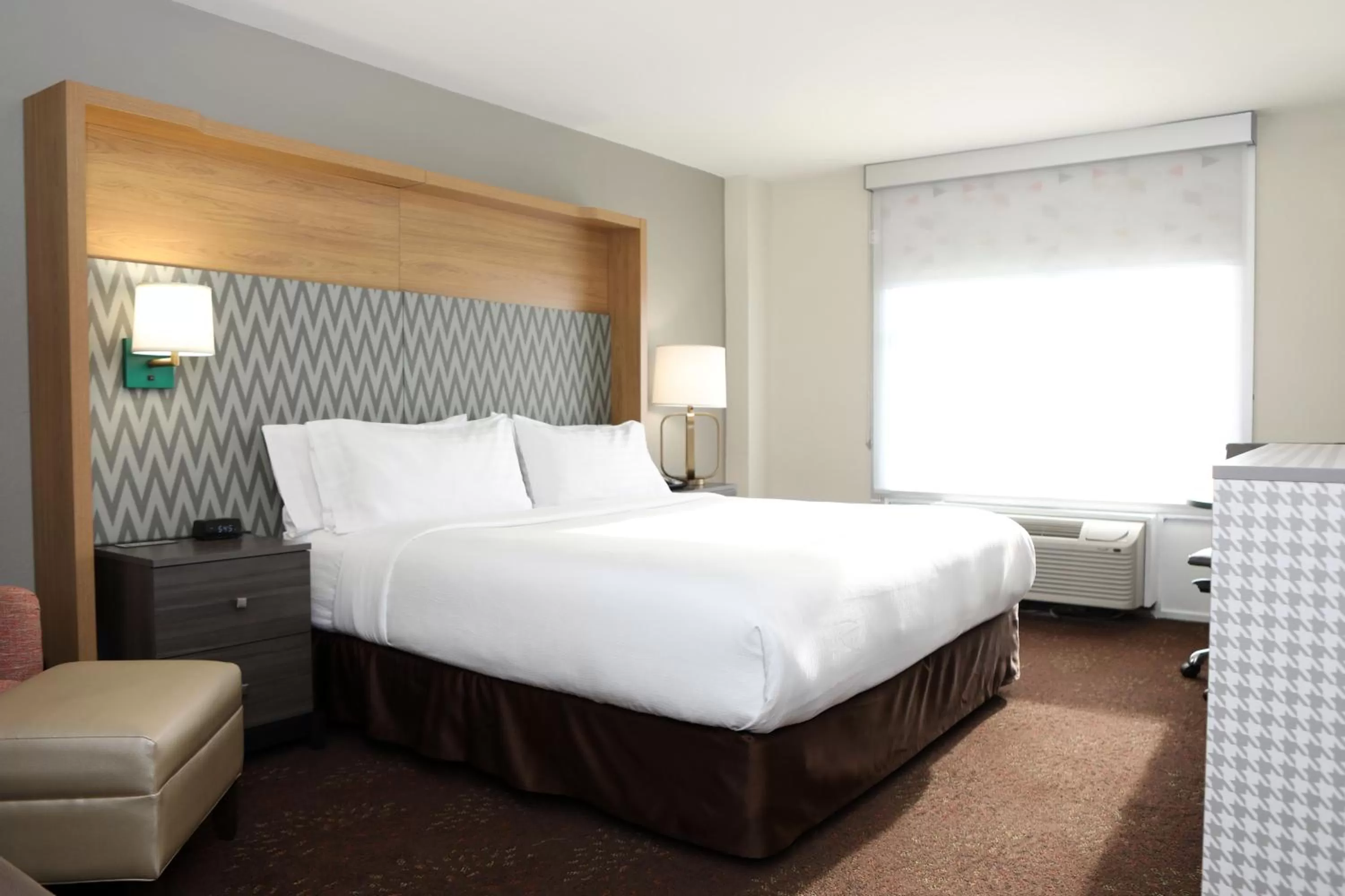 Photo of the whole room, Bed in Holiday Inn O'Hare Area by IHG