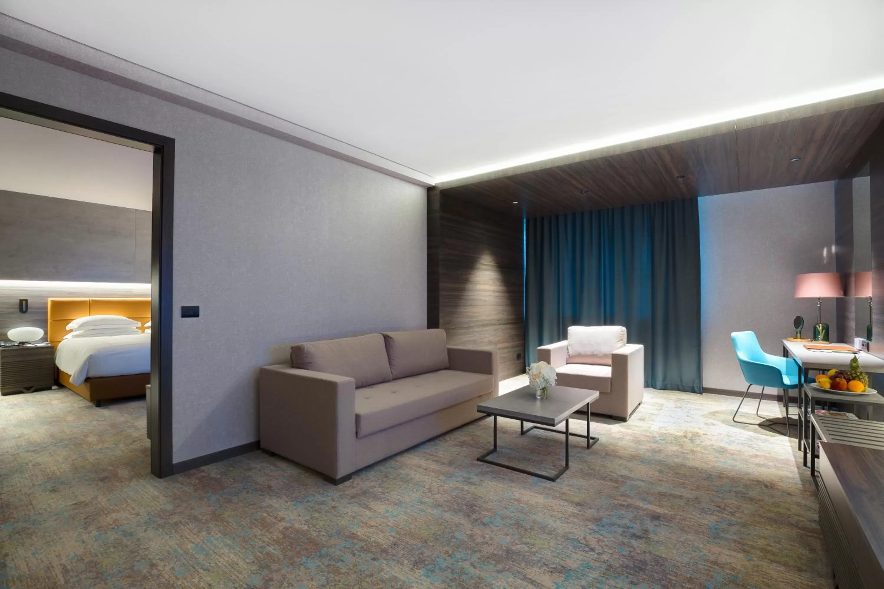 Living room, Bed in Emerald Hotel