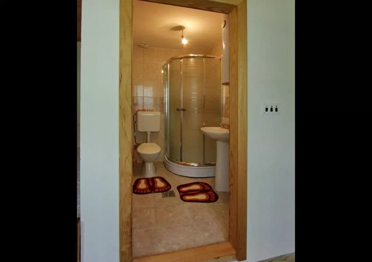 Double Room with Private Bathroom in Bujtina Zhaveli Double Room with Private Bathroom in Bujtina Zhaveli