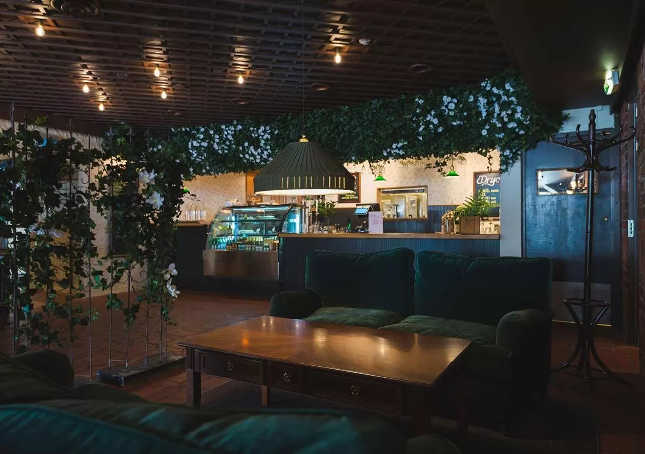 Restaurant/places to eat in Hotel Bellevue