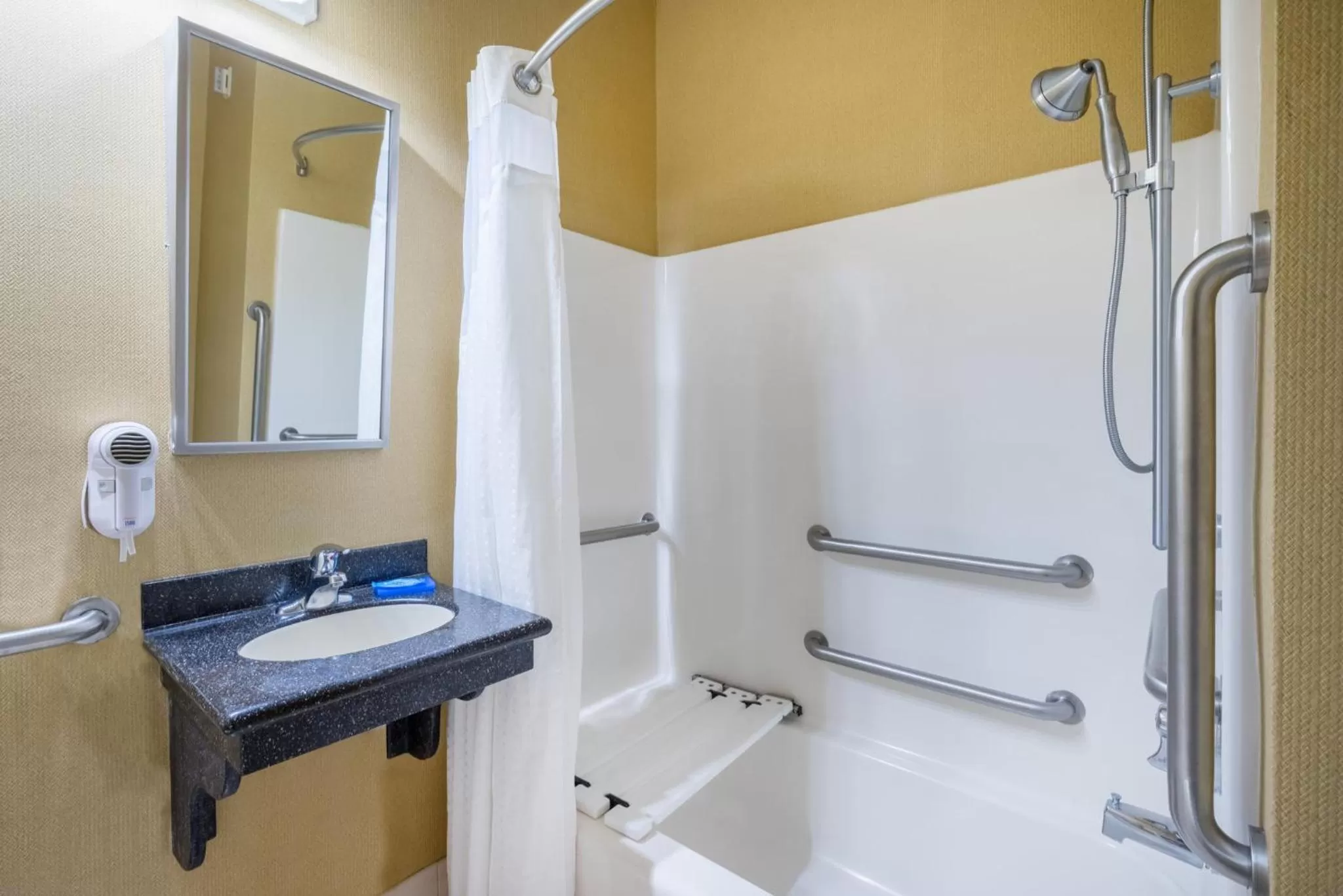 Two Queen Deluxe Mobility Accessible Tub - Non-Smoking in Holiday Inn Express Annapolis East-Kent Island, an IHG Hotel