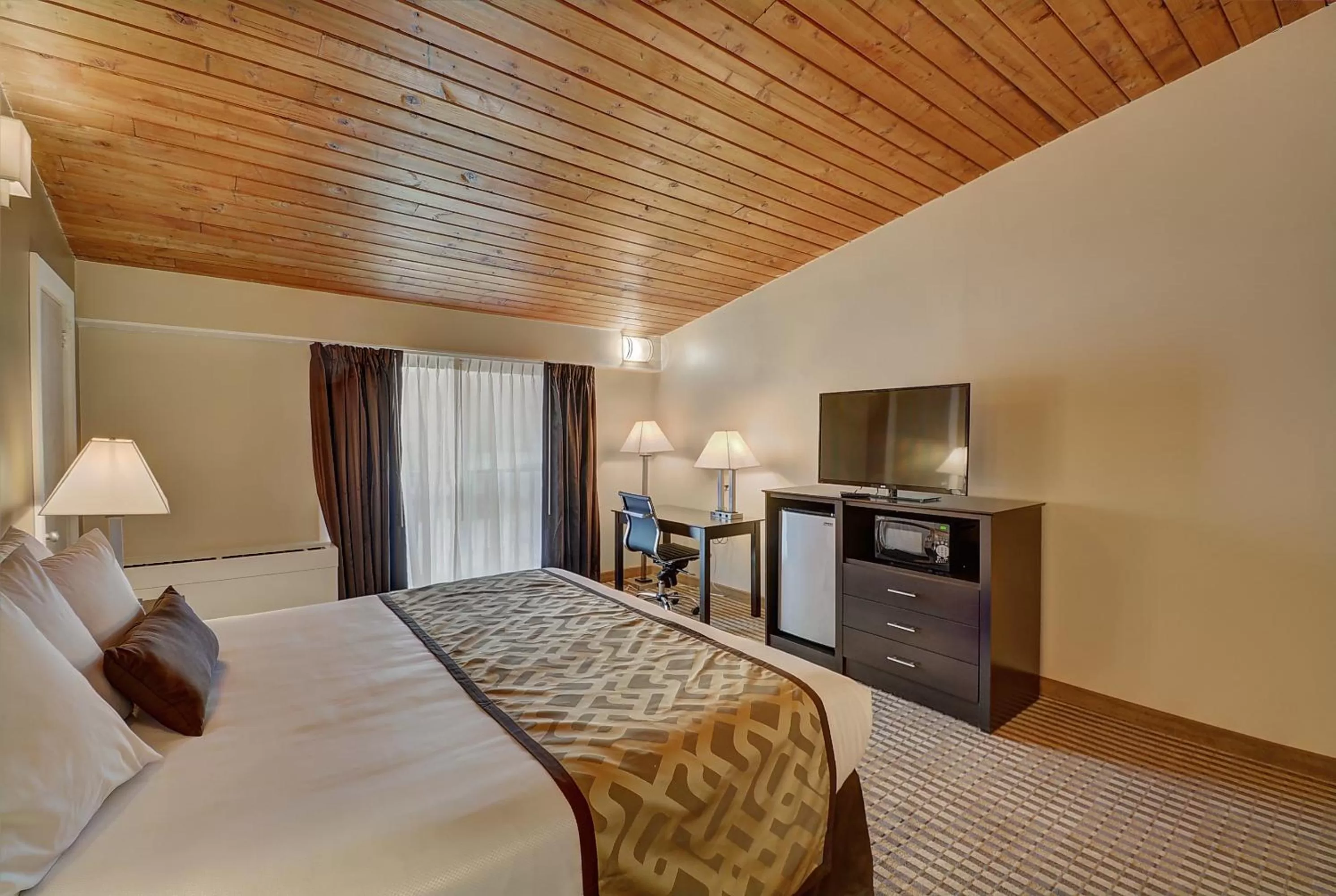 Bedroom, Bed in The Putney Inn