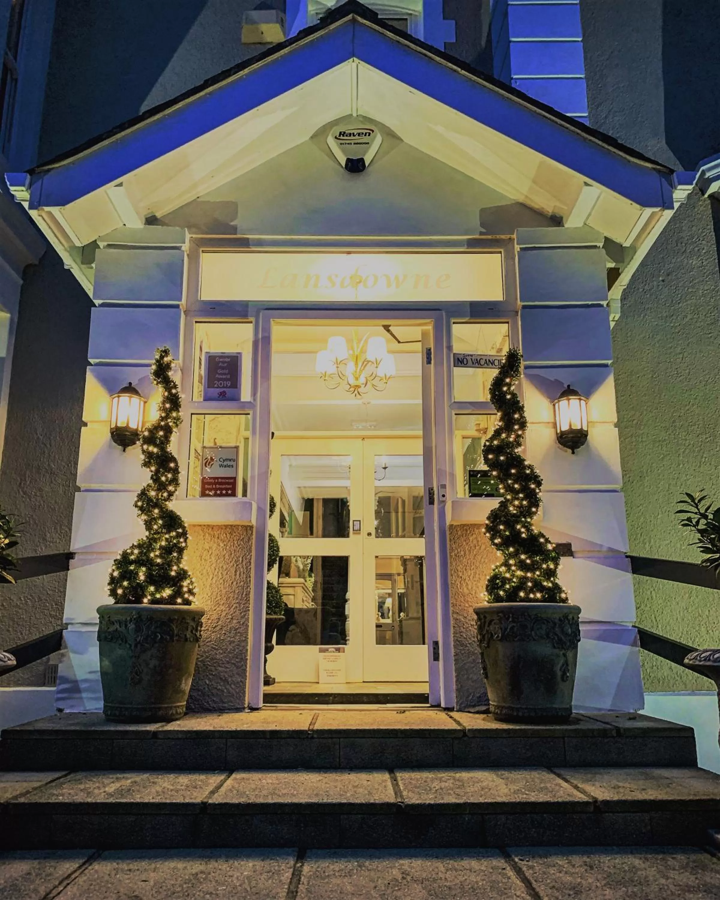 Facade/entrance in Lansdowne House with Private Car Park