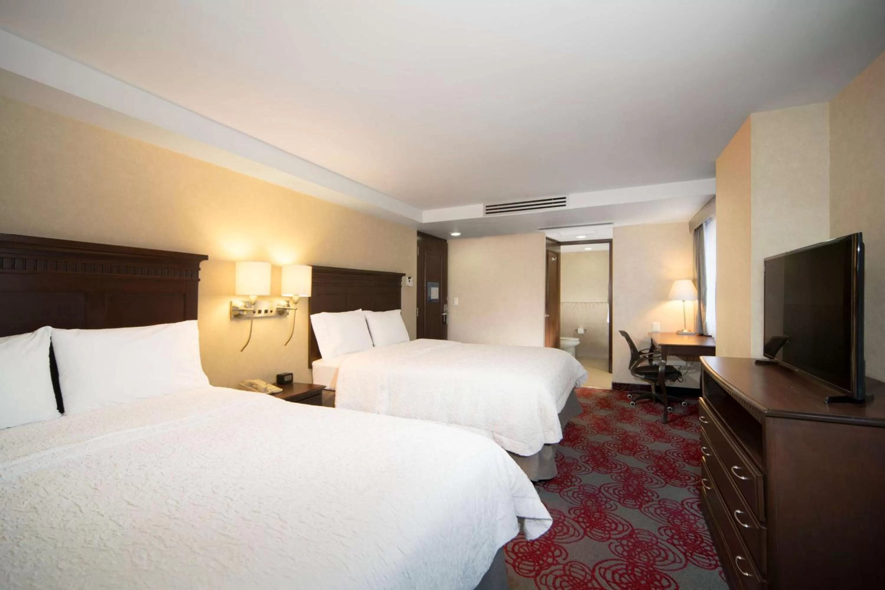 Bedroom, Bed in Hampton Inn & Suites Mexico City - Centro Historico