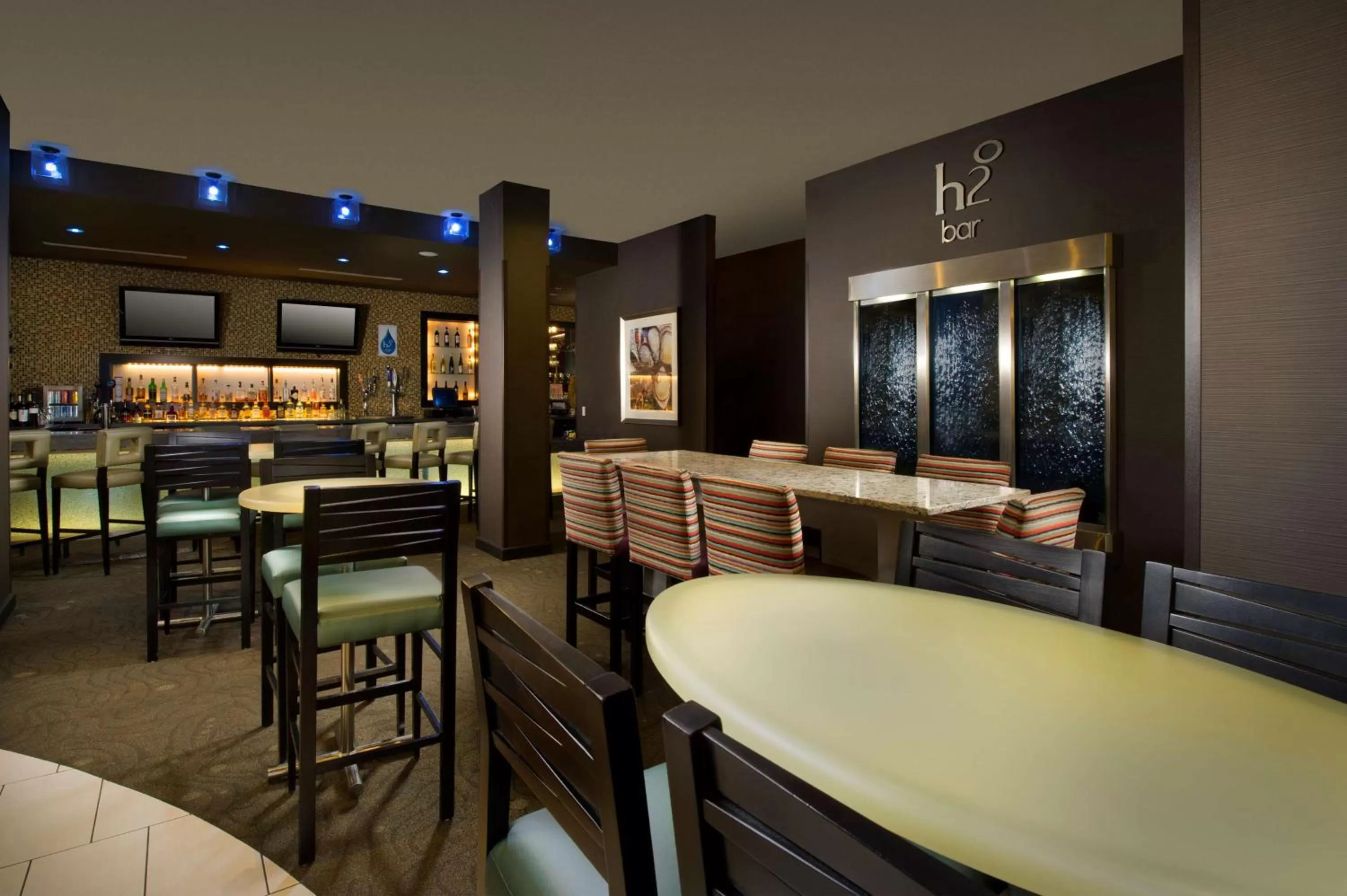 Restaurant/places to eat in DoubleTree by Hilton Hotel Chattanooga Downtown