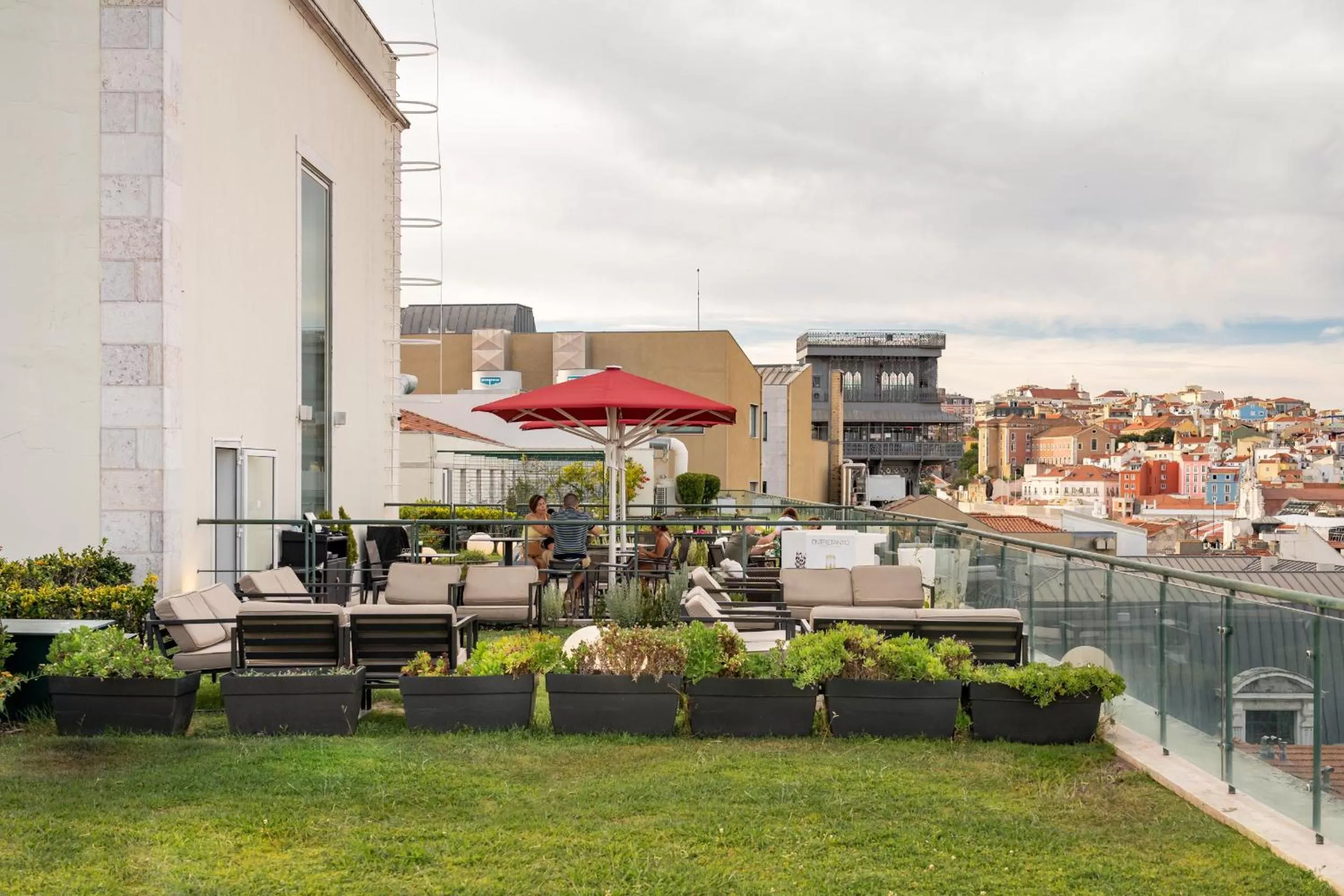 Restaurant/places to eat in Hotel do Chiado