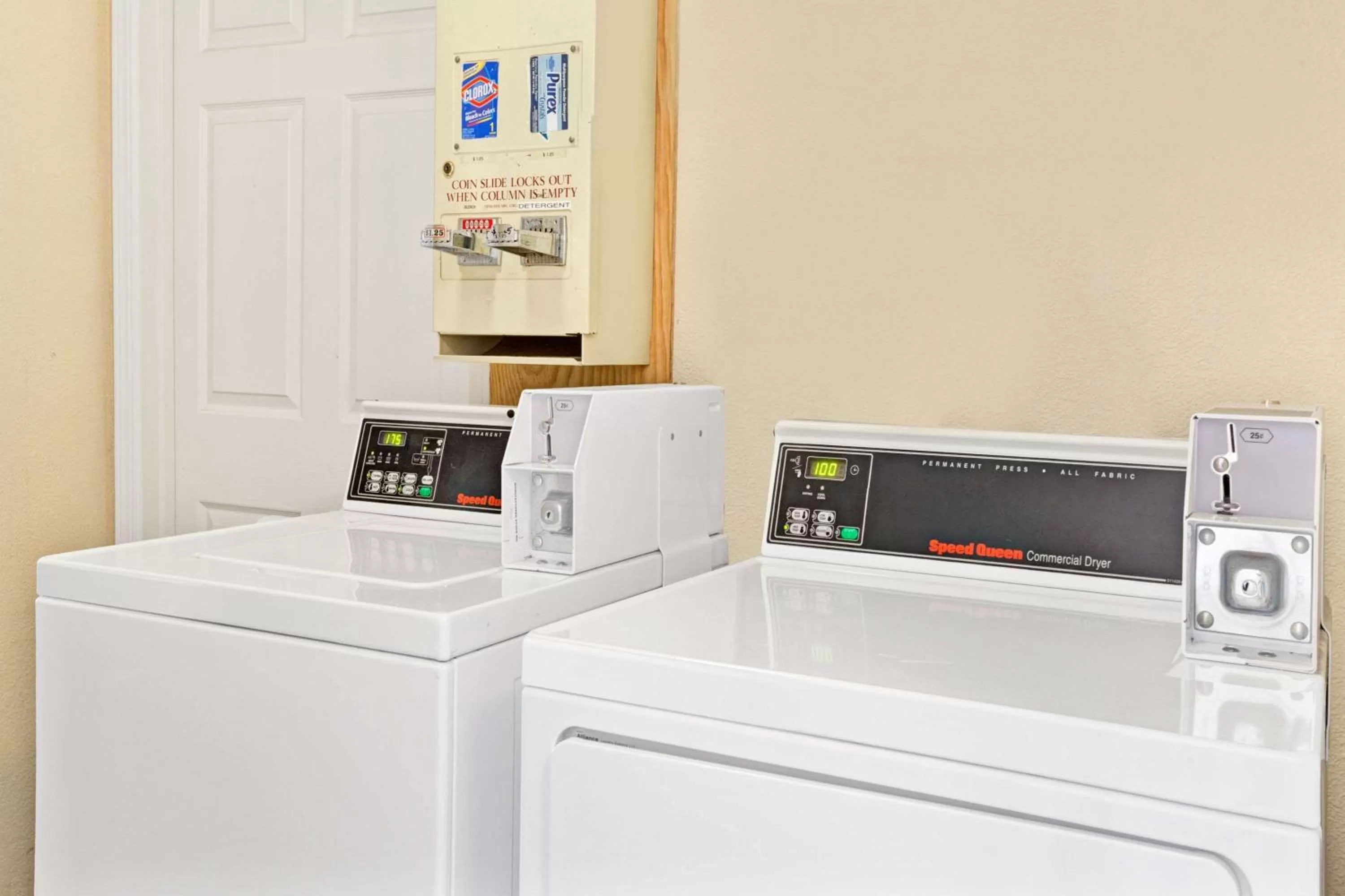 On site, Kitchen/Kitchenette in Hotel Aluxor SFO, Sapphire Boutique Collection