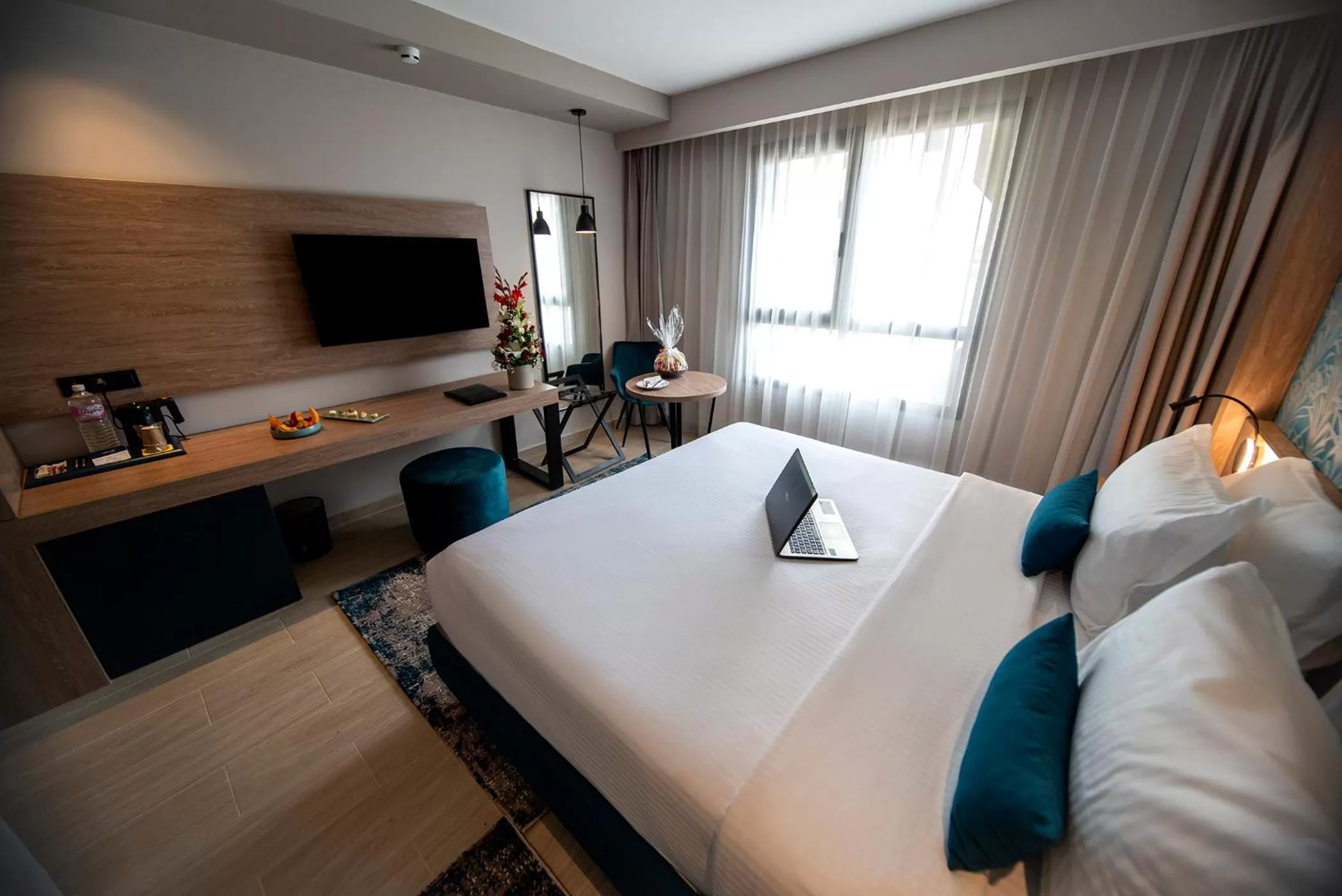 People, Bed in Golden Tulip El Mechtel